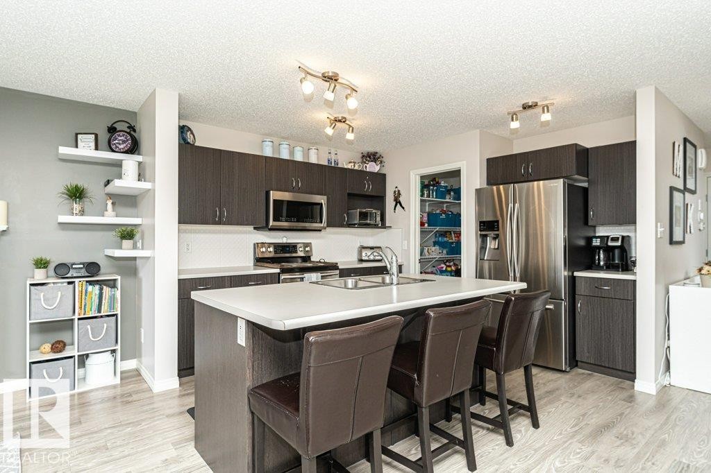 8727 Carson Way, Edmonton, AB - Indoor Photo Showing Kitchen