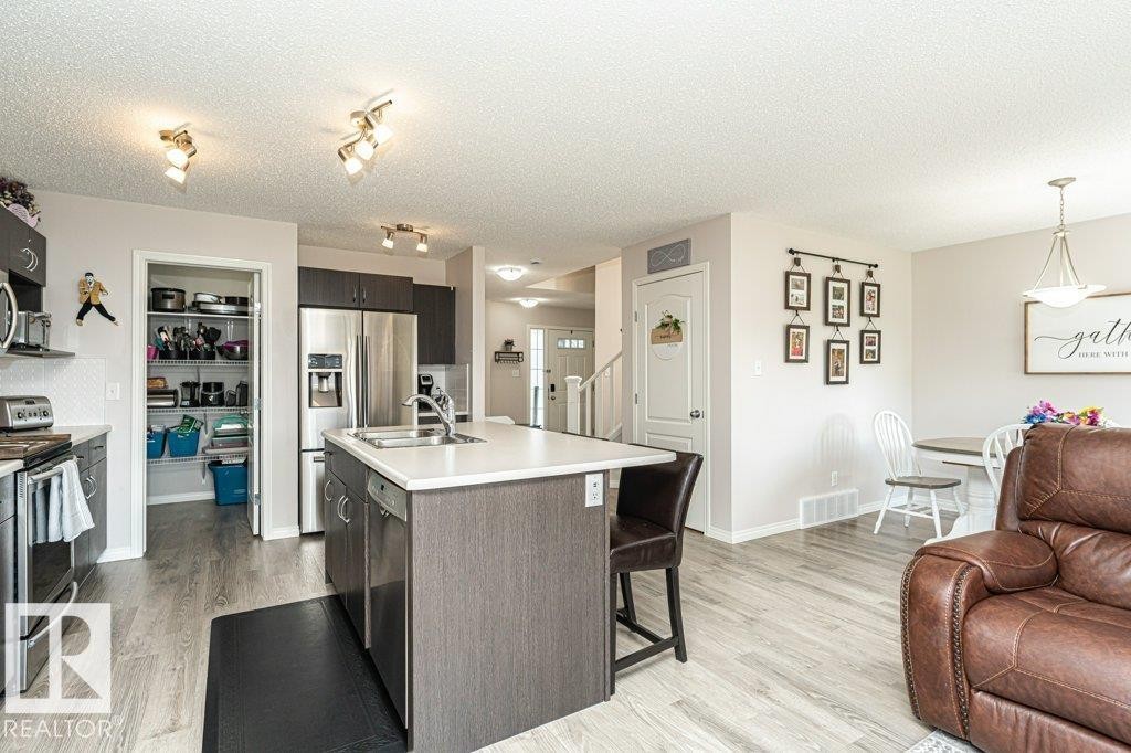 8727 Carson Way, Edmonton, AB - Indoor Photo Showing Kitchen