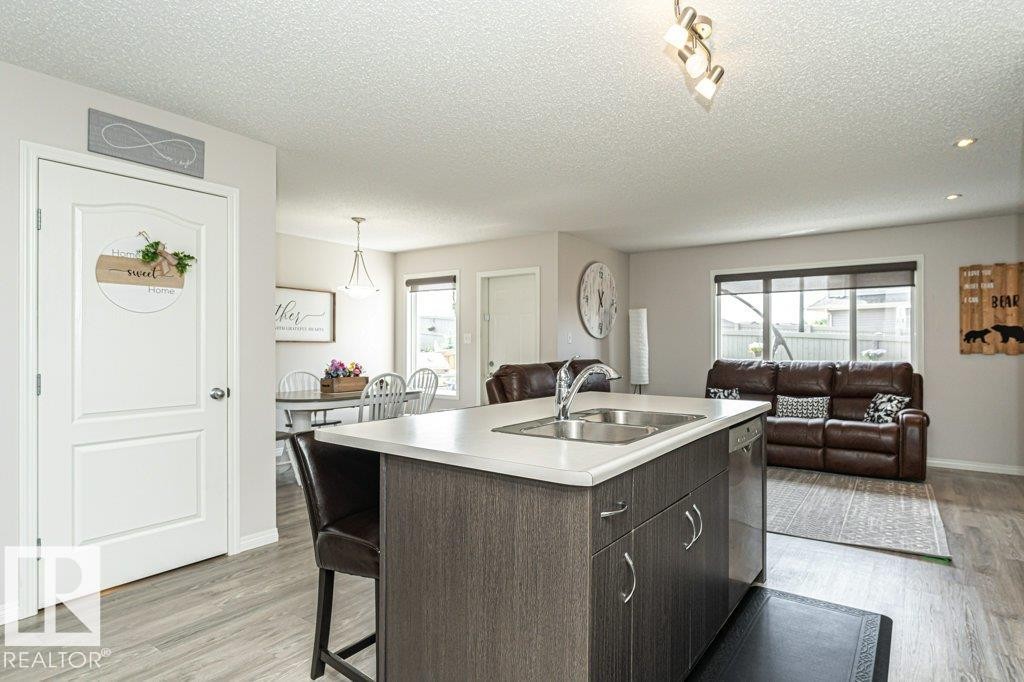 8727 Carson Way, Edmonton, AB - Indoor Photo Showing Other Room