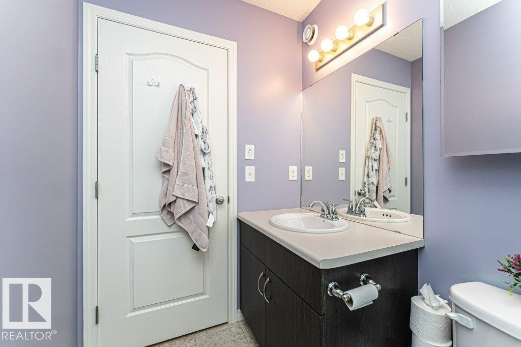 8727 Carson Way, Edmonton, AB - Indoor Photo Showing Bathroom