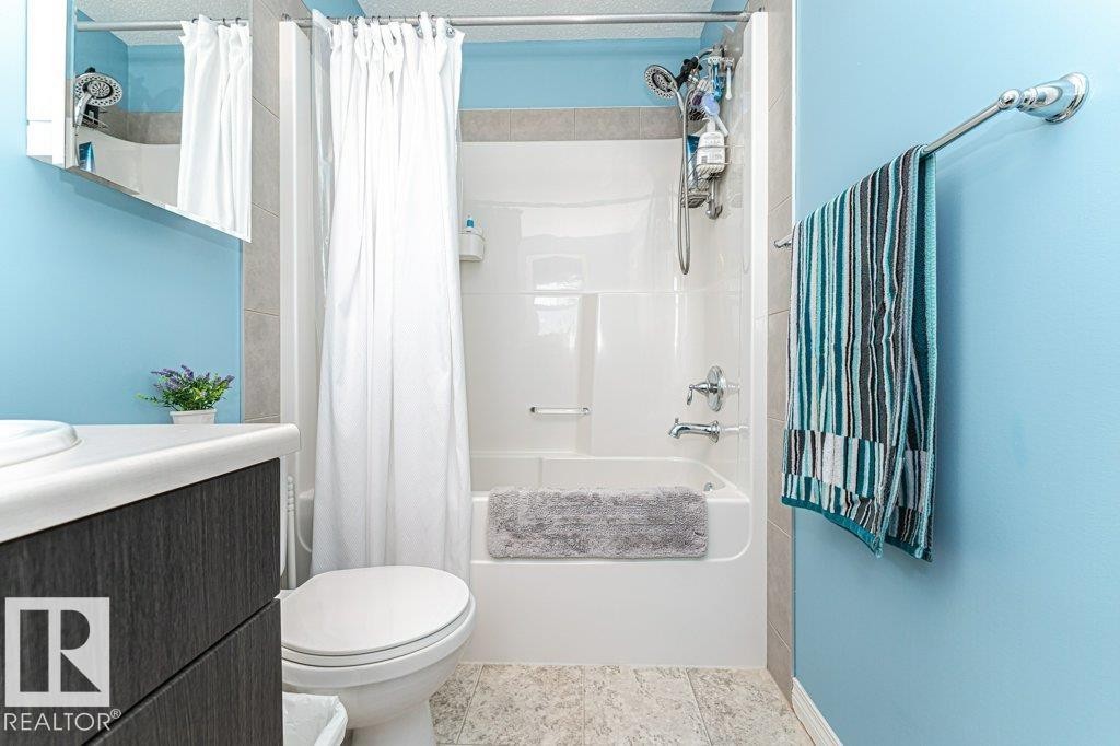 8727 Carson Way, Edmonton, AB - Indoor Photo Showing Bathroom