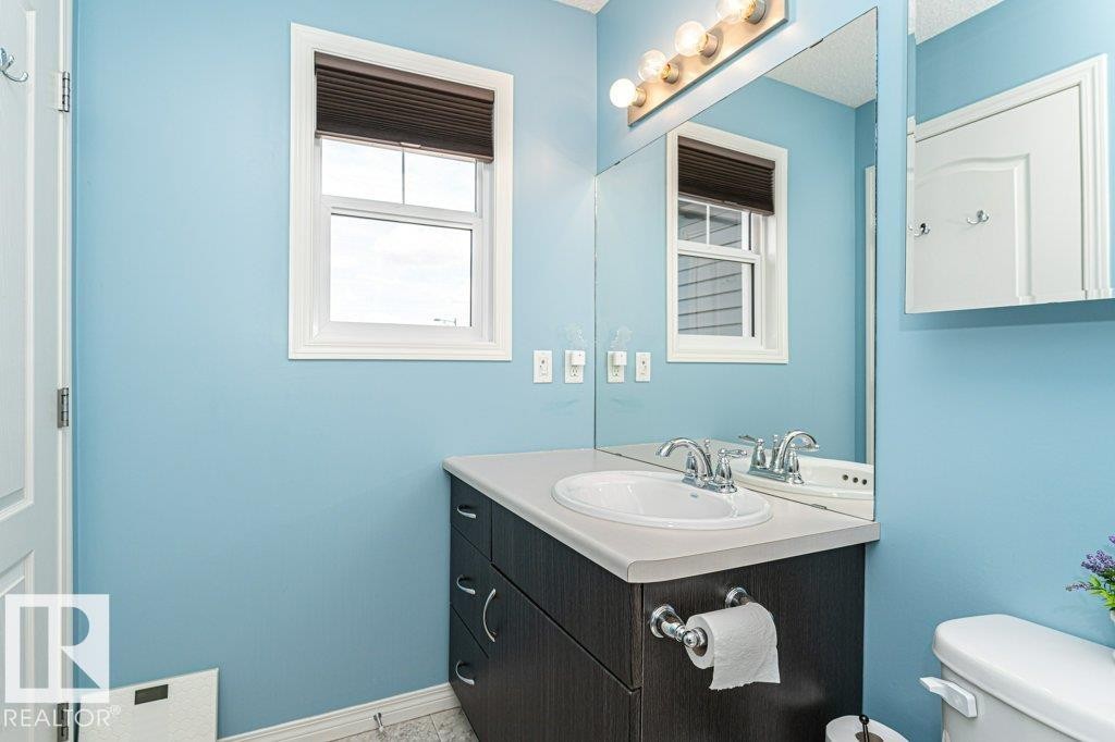 8727 Carson Way, Edmonton, AB - Indoor Photo Showing Bathroom