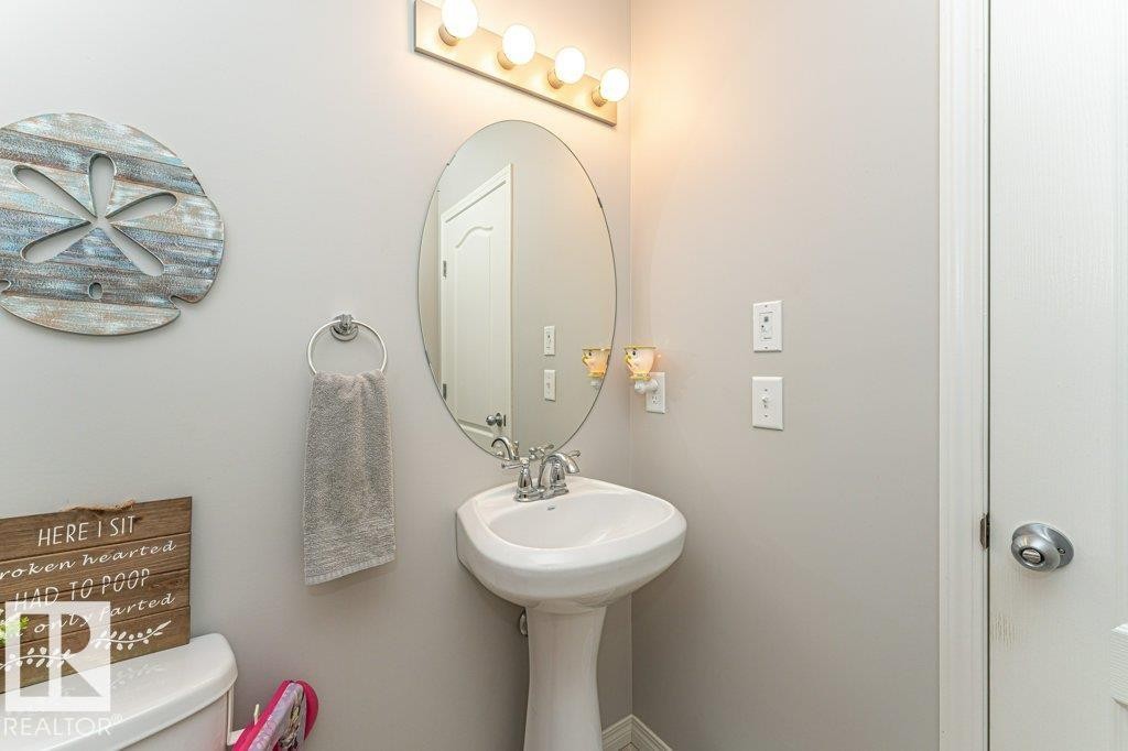8727 Carson Way, Edmonton, AB - Indoor Photo Showing Bathroom