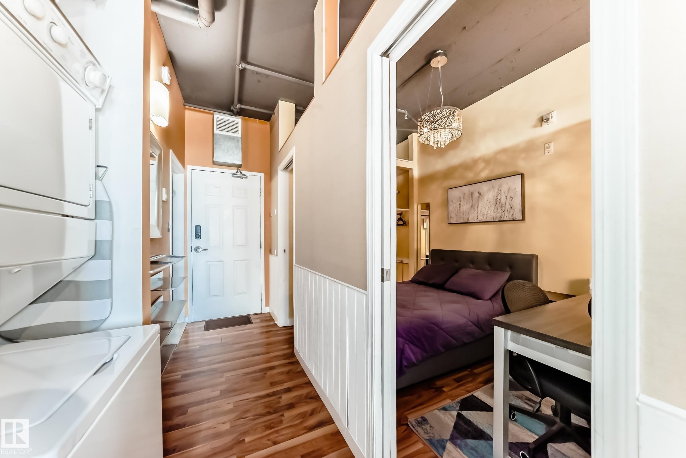 1010 10024 Jasper Avenue, Edmonton, AB - Indoor