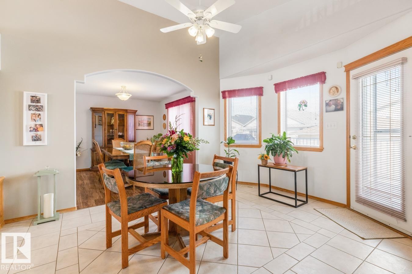 6704 164 Avenue, Edmonton, AB - Indoor Photo Showing Dining Room