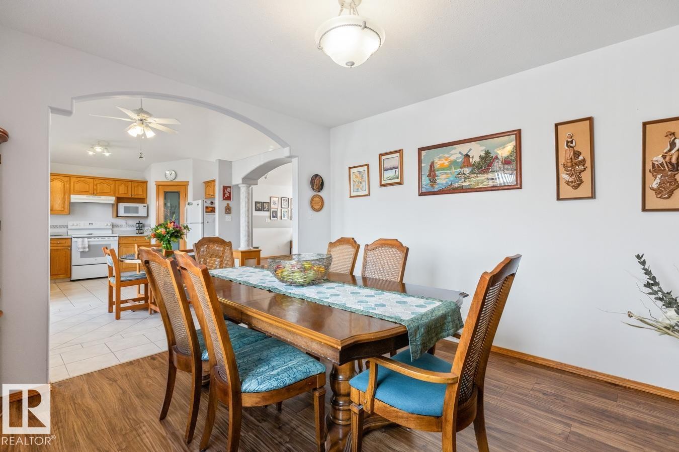 6704 164 Avenue, Edmonton, AB - Indoor Photo Showing Dining Room