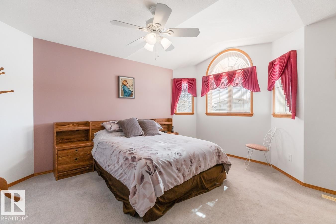 6704 164 Avenue, Edmonton, AB - Indoor Photo Showing Bedroom