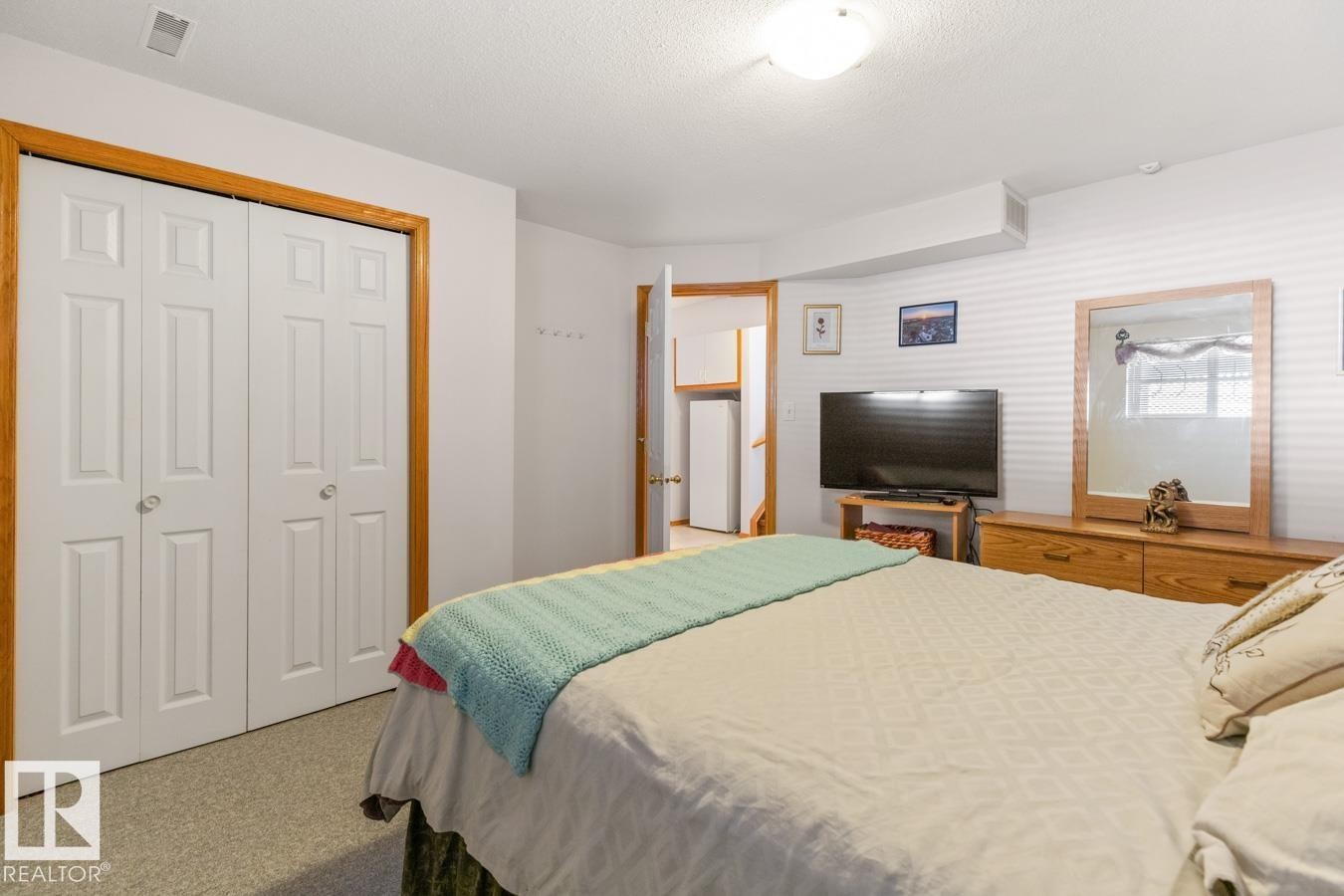 6704 164 Avenue, Edmonton, AB - Indoor Photo Showing Bedroom
