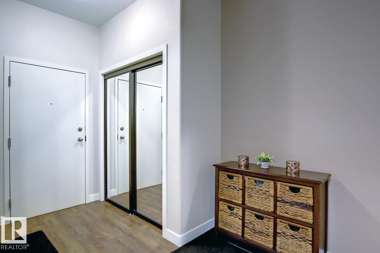 102 10905 109 Street, Edmonton, AB - Indoor Photo Showing Other Room