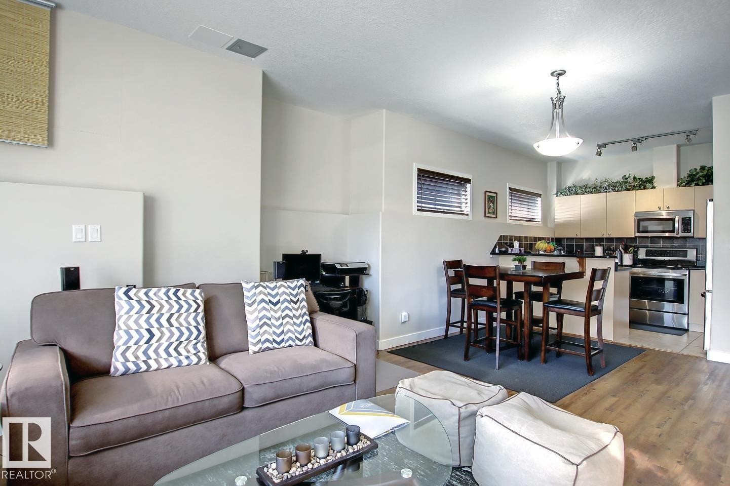 102 10905 109 Street, Edmonton, AB - Indoor Photo Showing Living Room