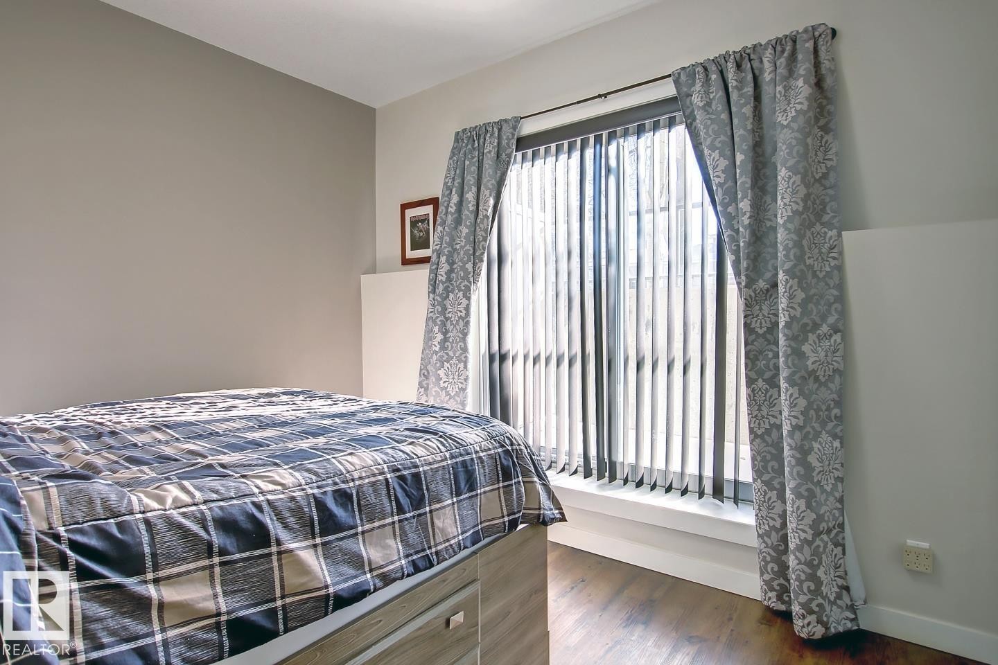 102 10905 109 Street, Edmonton, AB - Indoor Photo Showing Bedroom