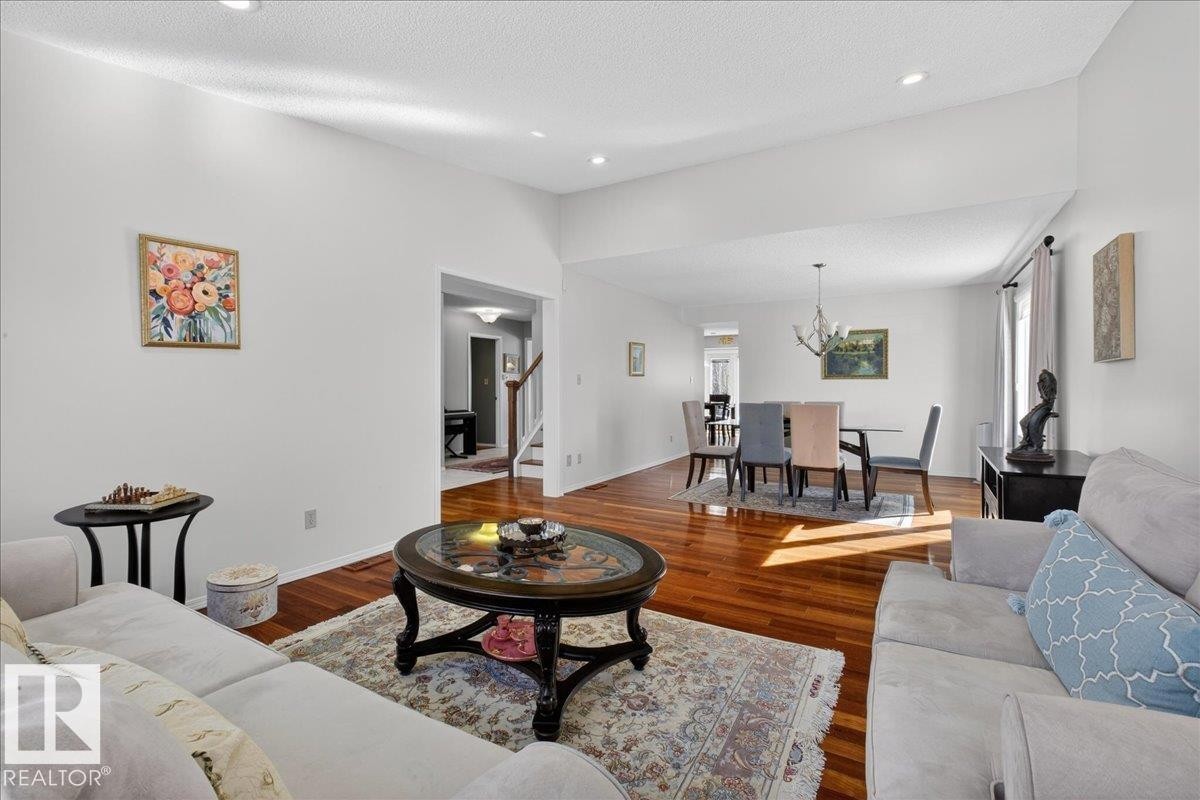 17715 57 Avenue, Edmonton, AB - Indoor Photo Showing Living Room