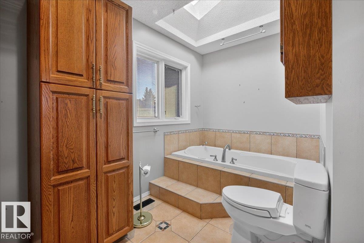 17715 57 Avenue, Edmonton, AB - Indoor Photo Showing Bathroom