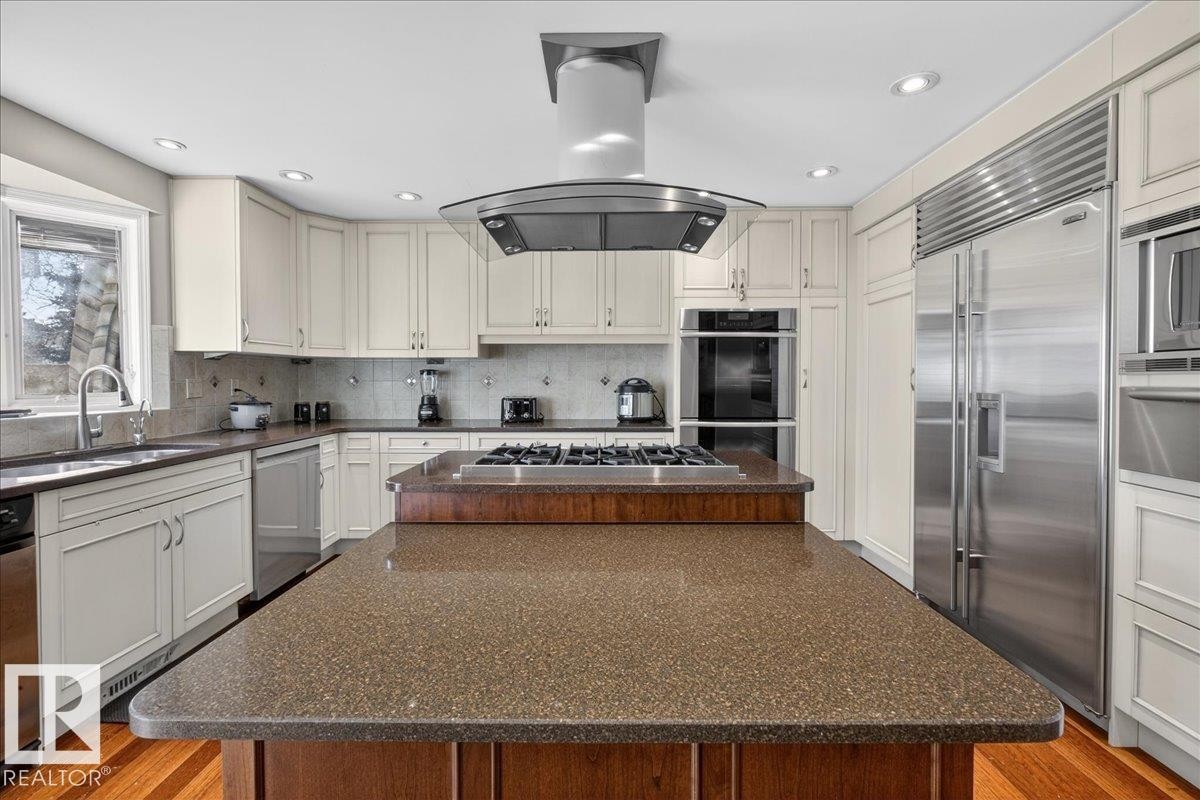 17715 57 Avenue, Edmonton, AB - Indoor Photo Showing Kitchen