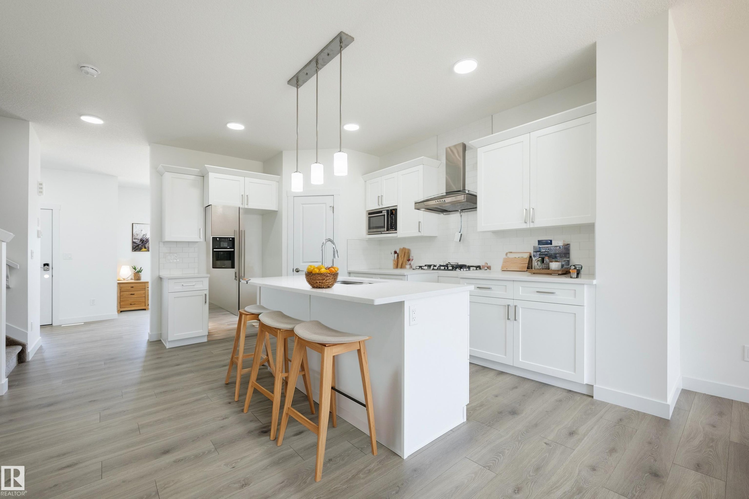 602 Ashgrove Circle, Leduc, AB - Indoor Photo Showing Kitchen With Upgraded Kitchen