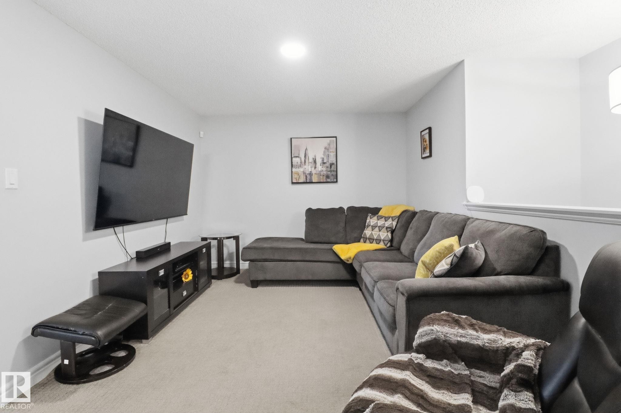 812 176 Street Sw, Edmonton, AB - Indoor Photo Showing Living Room