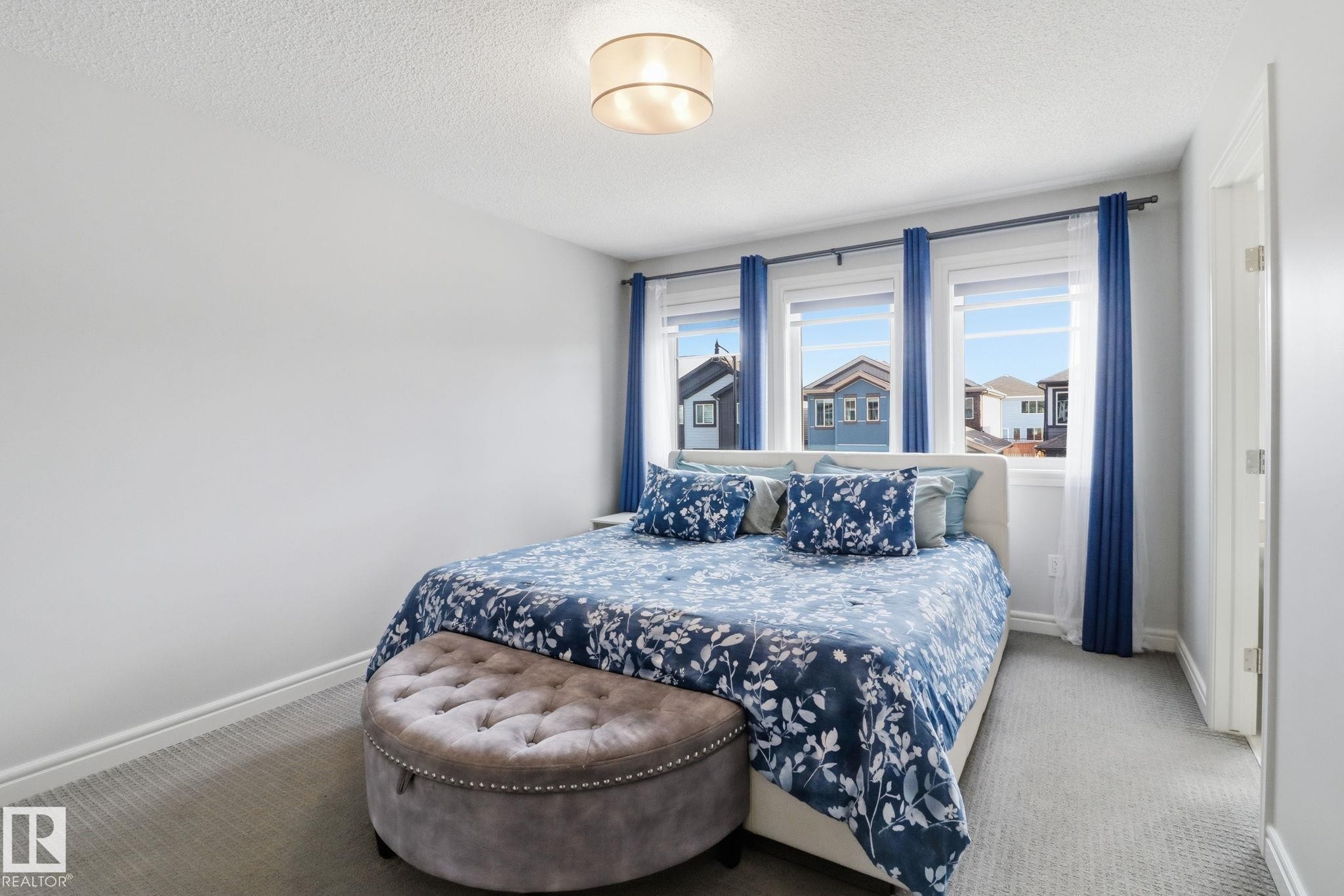 812 176 Street Sw, Edmonton, AB - Indoor Photo Showing Bedroom