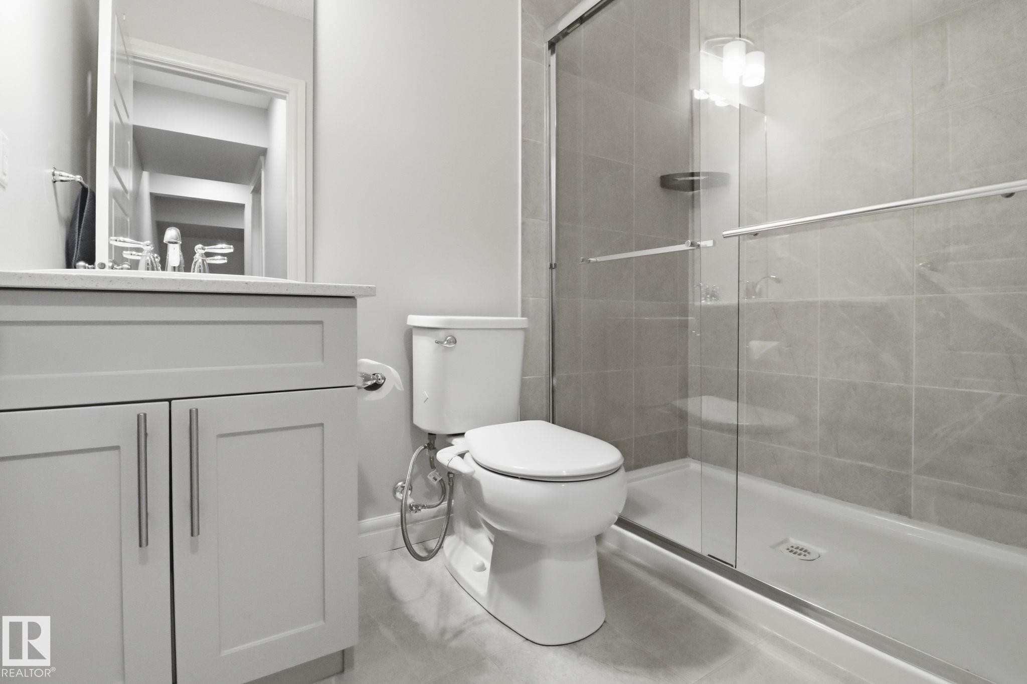 812 176 Street Sw, Edmonton, AB - Indoor Photo Showing Bathroom