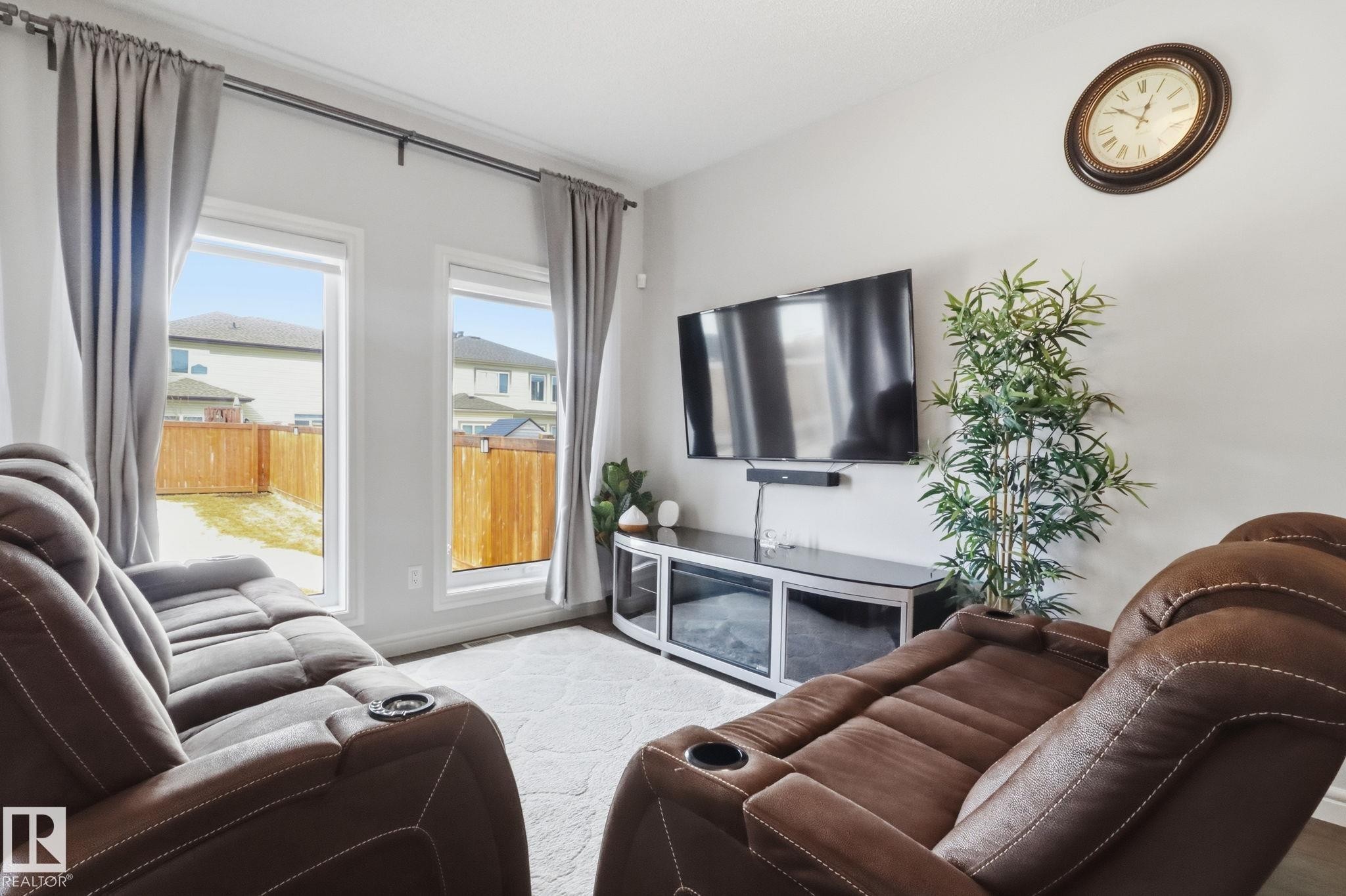 812 176 Street Sw, Edmonton, AB - Indoor Photo Showing Living Room