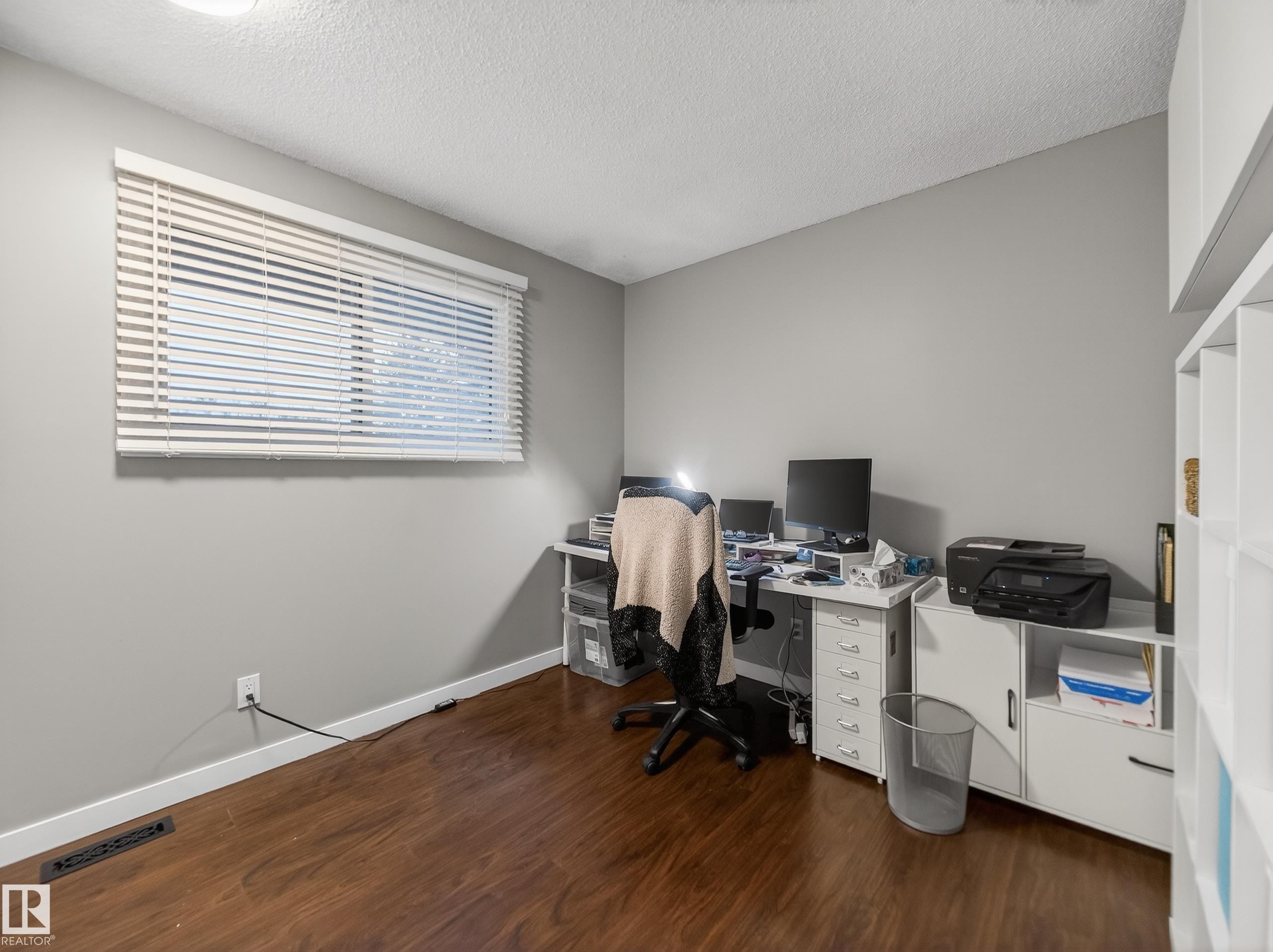 21 Glaewyn Estates, St. Albert, AB - Indoor Photo Showing Office