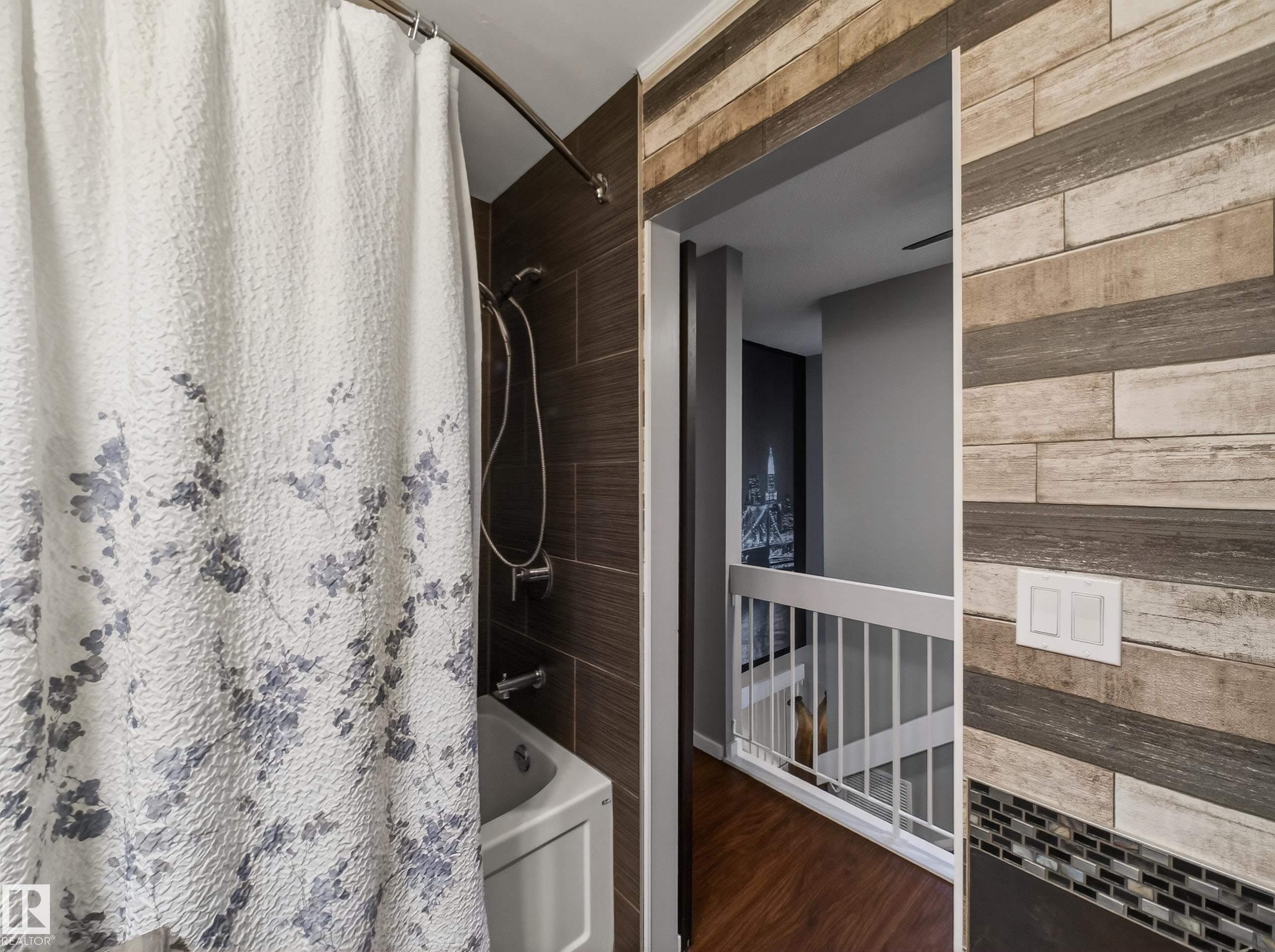 21 Glaewyn Estates, St. Albert, AB - Indoor Photo Showing Other Room