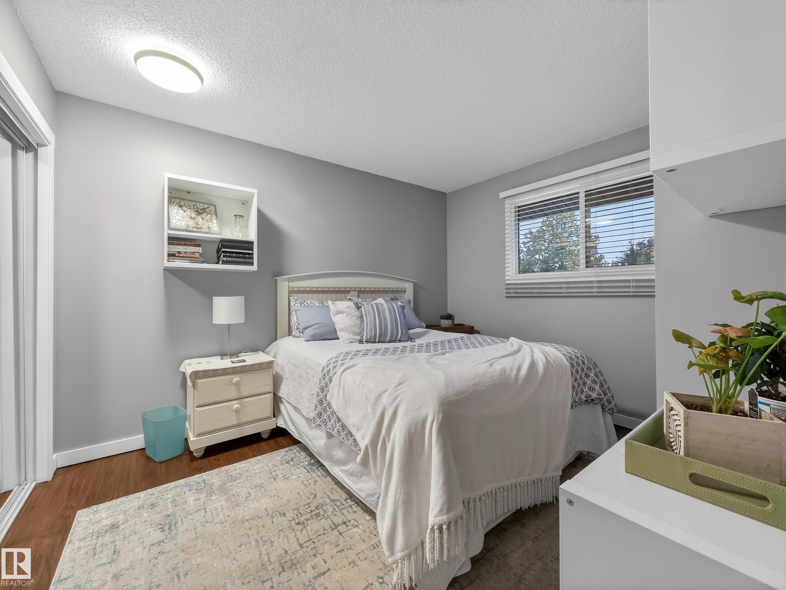 21 Glaewyn Estates, St. Albert, AB - Indoor Photo Showing Bedroom