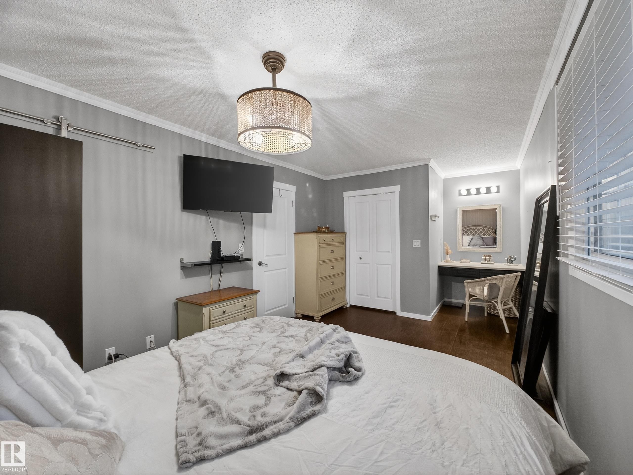 21 Glaewyn Estates, St. Albert, AB - Indoor Photo Showing Bedroom