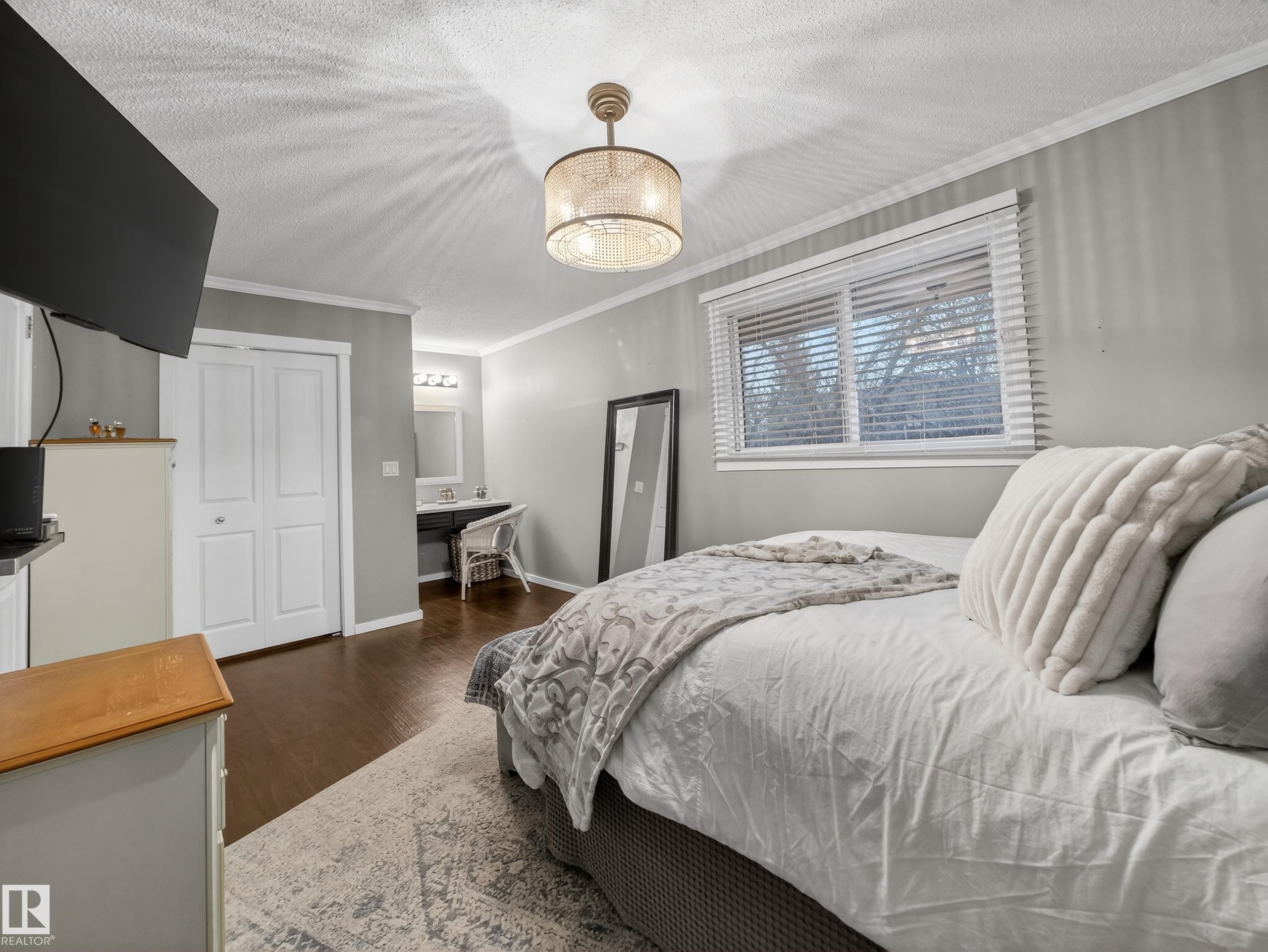 21 Glaewyn Estates, St. Albert, AB - Indoor Photo Showing Bedroom
