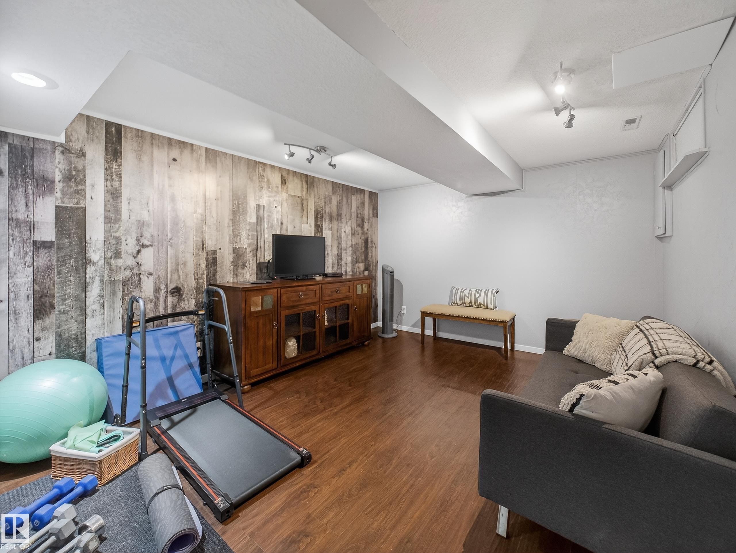 21 Glaewyn Estates, St. Albert, AB - Indoor