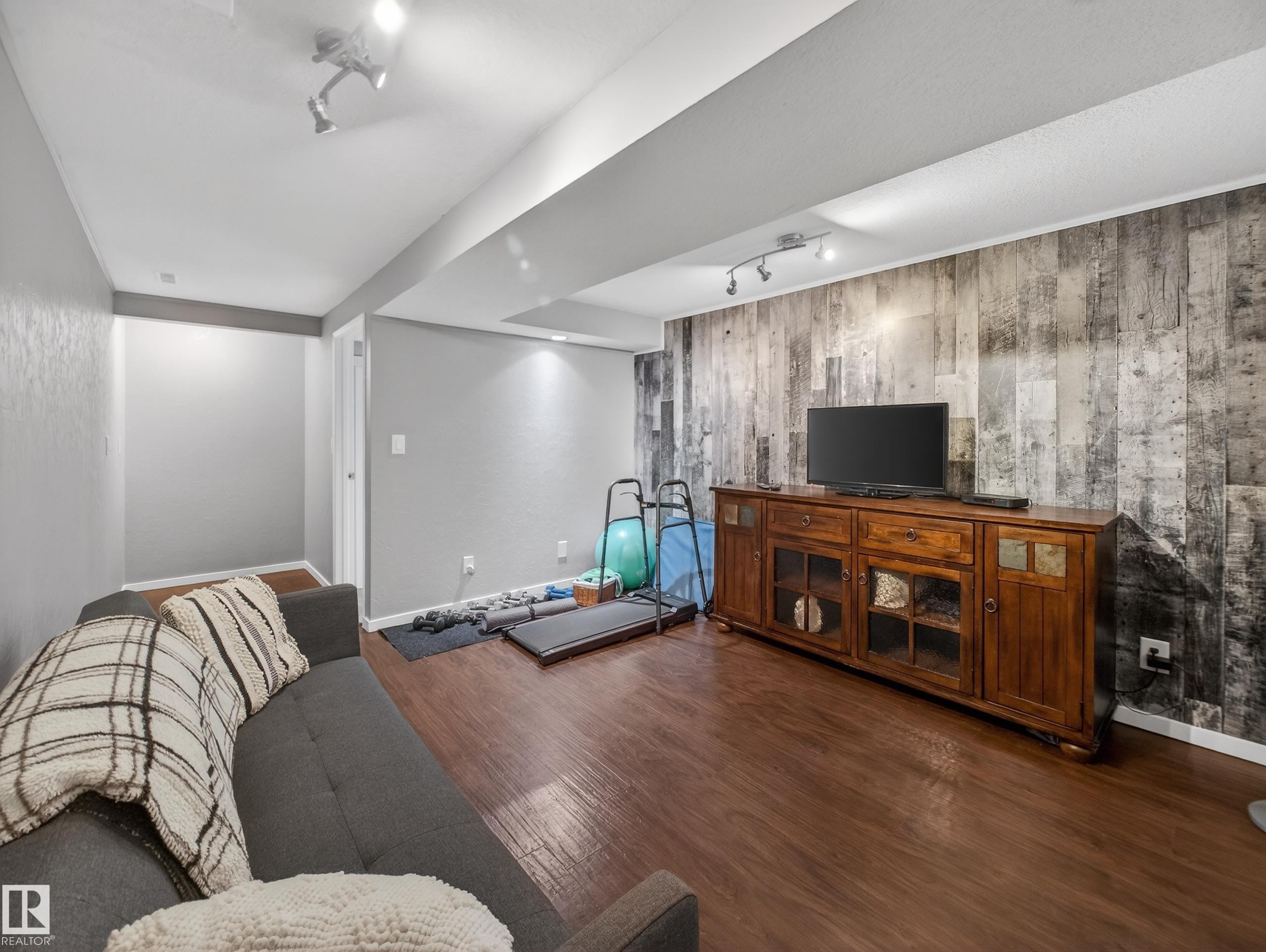 21 Glaewyn Estates, St. Albert, AB - Indoor