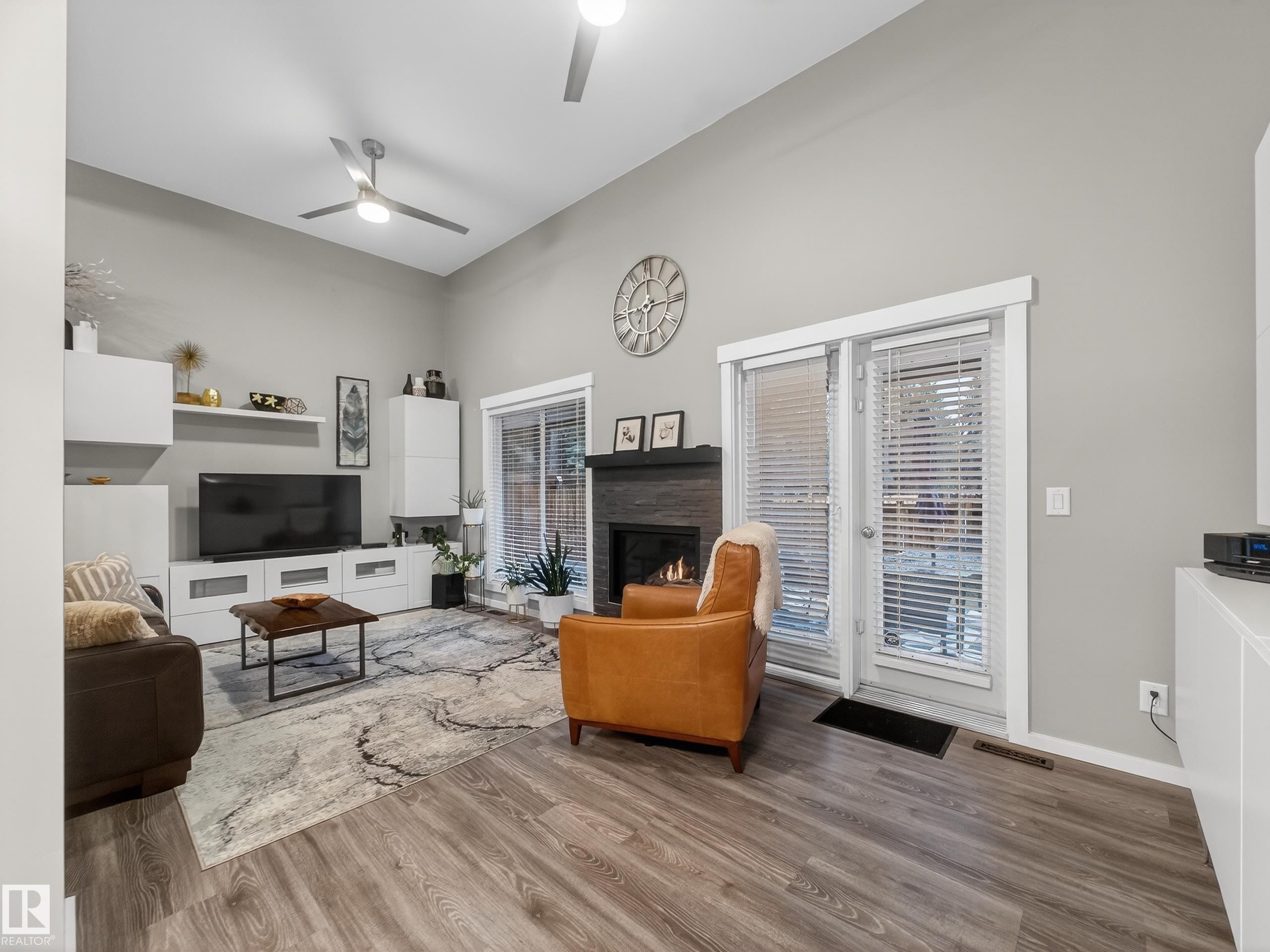 21 Glaewyn Estates, St. Albert, AB - Indoor Photo Showing Living Room With Fireplace