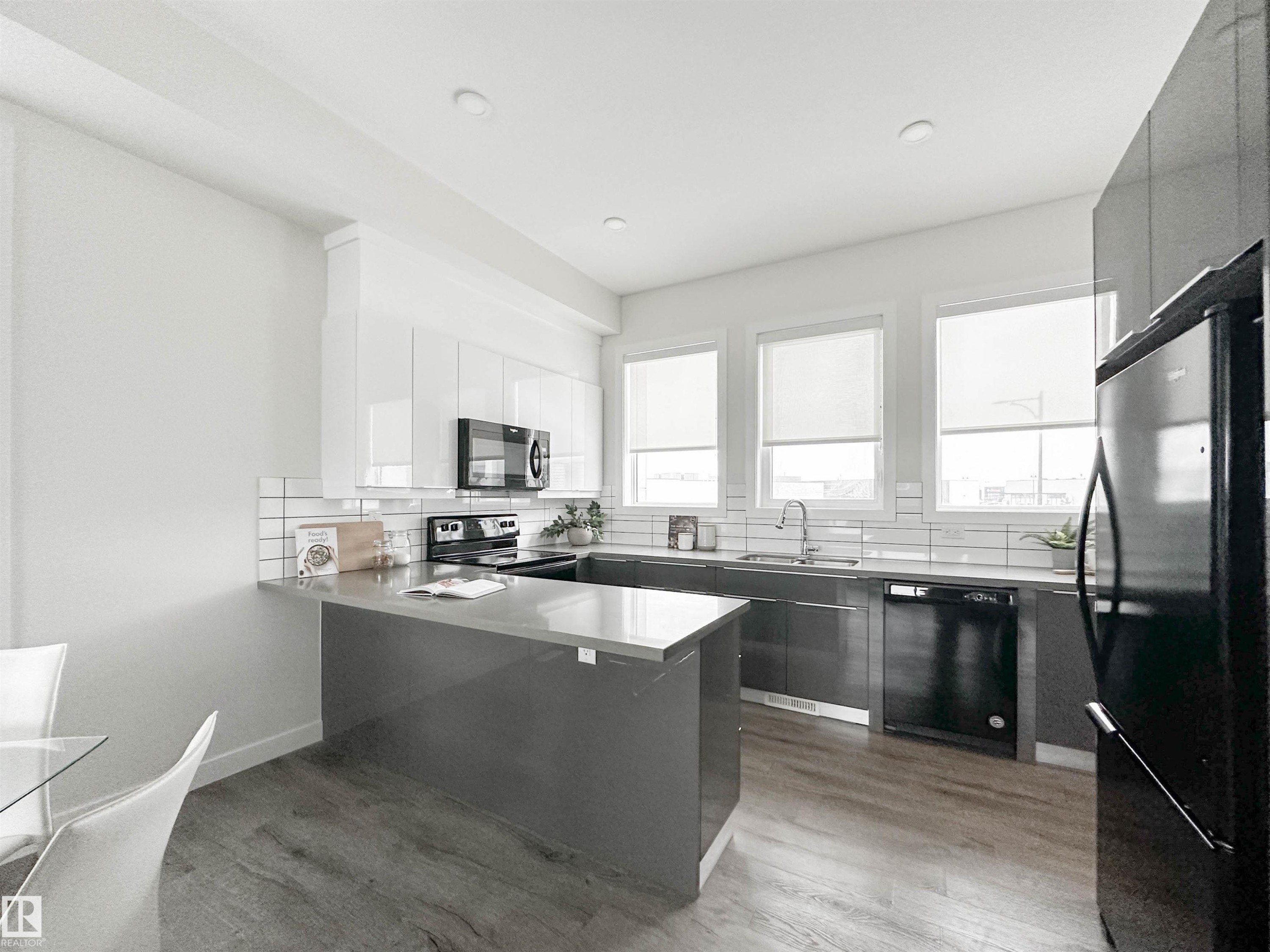 5 130 Element Dr, St. Albert, AB - Indoor Photo Showing Kitchen With Upgraded Kitchen