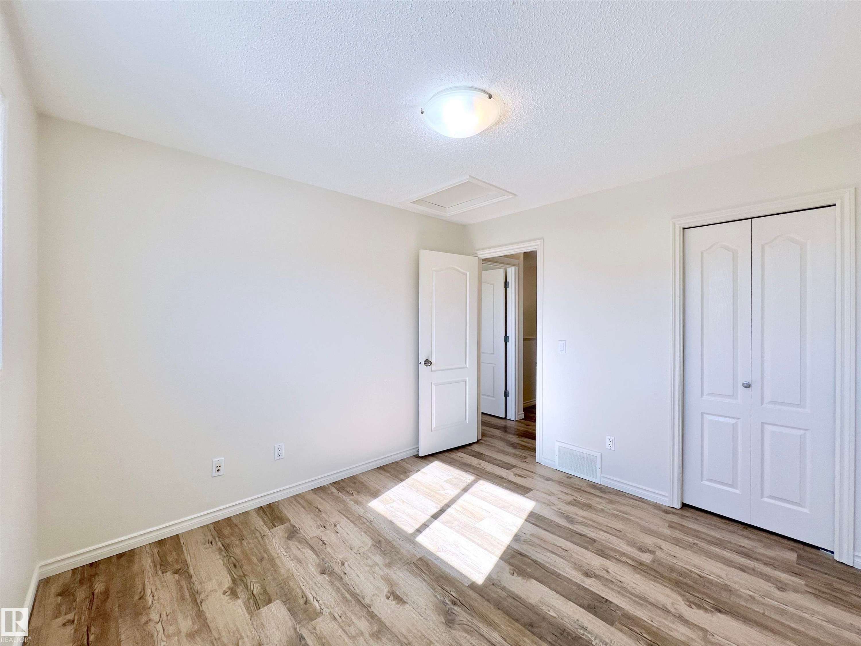 This room features white walls, durable flooring, and a ceiling light fixture - 17127 7A Avenue, Edmonton, AB - Indoor Photo Showing Other Room