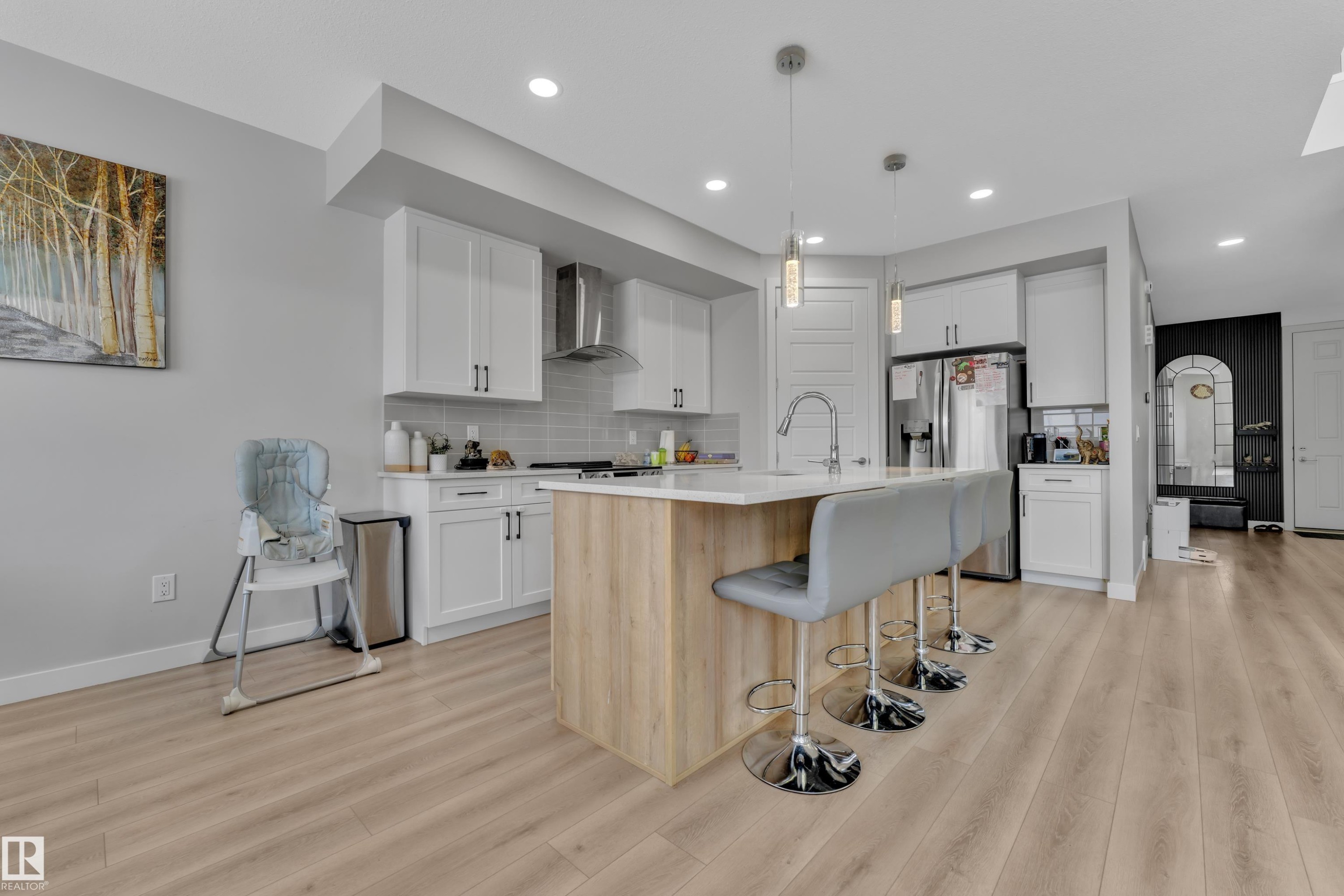 3003 4 Street, Edmonton, AB - Indoor Photo Showing Kitchen With Upgraded Kitchen