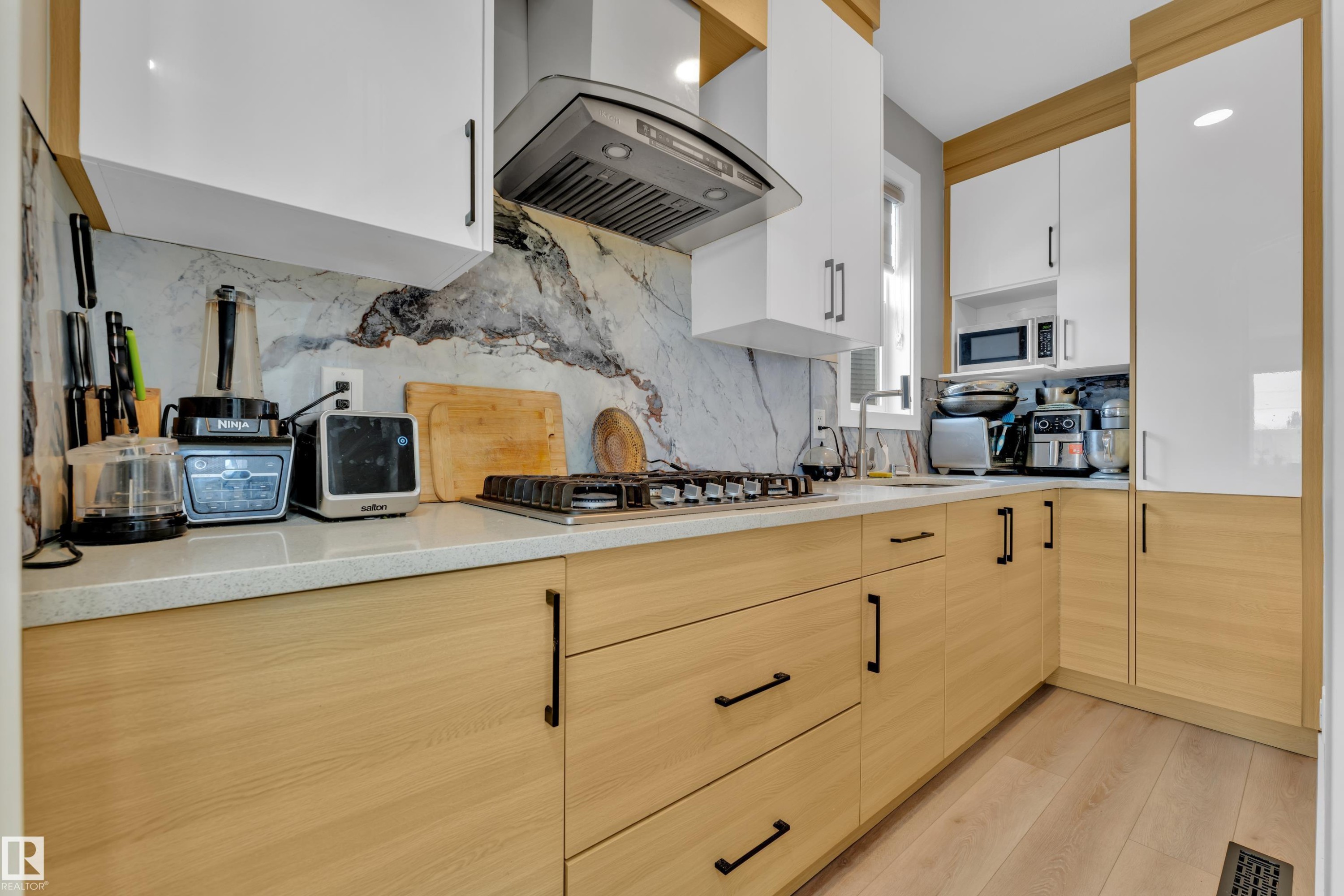 3003 4 Street, Edmonton, AB - Indoor Photo Showing Kitchen