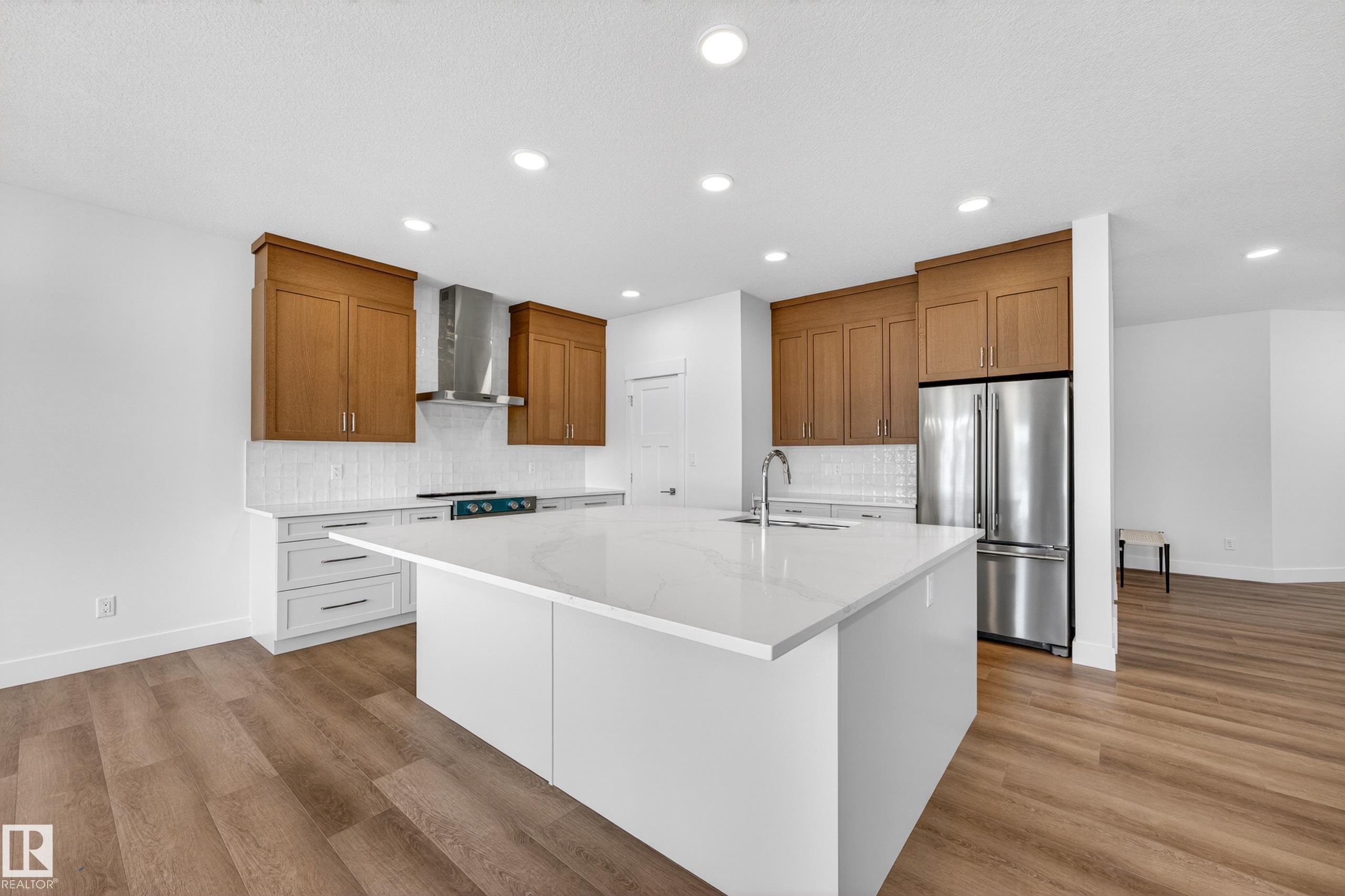 7091 Kiviaq Crescent, Edmonton, AB - Indoor Photo Showing Kitchen