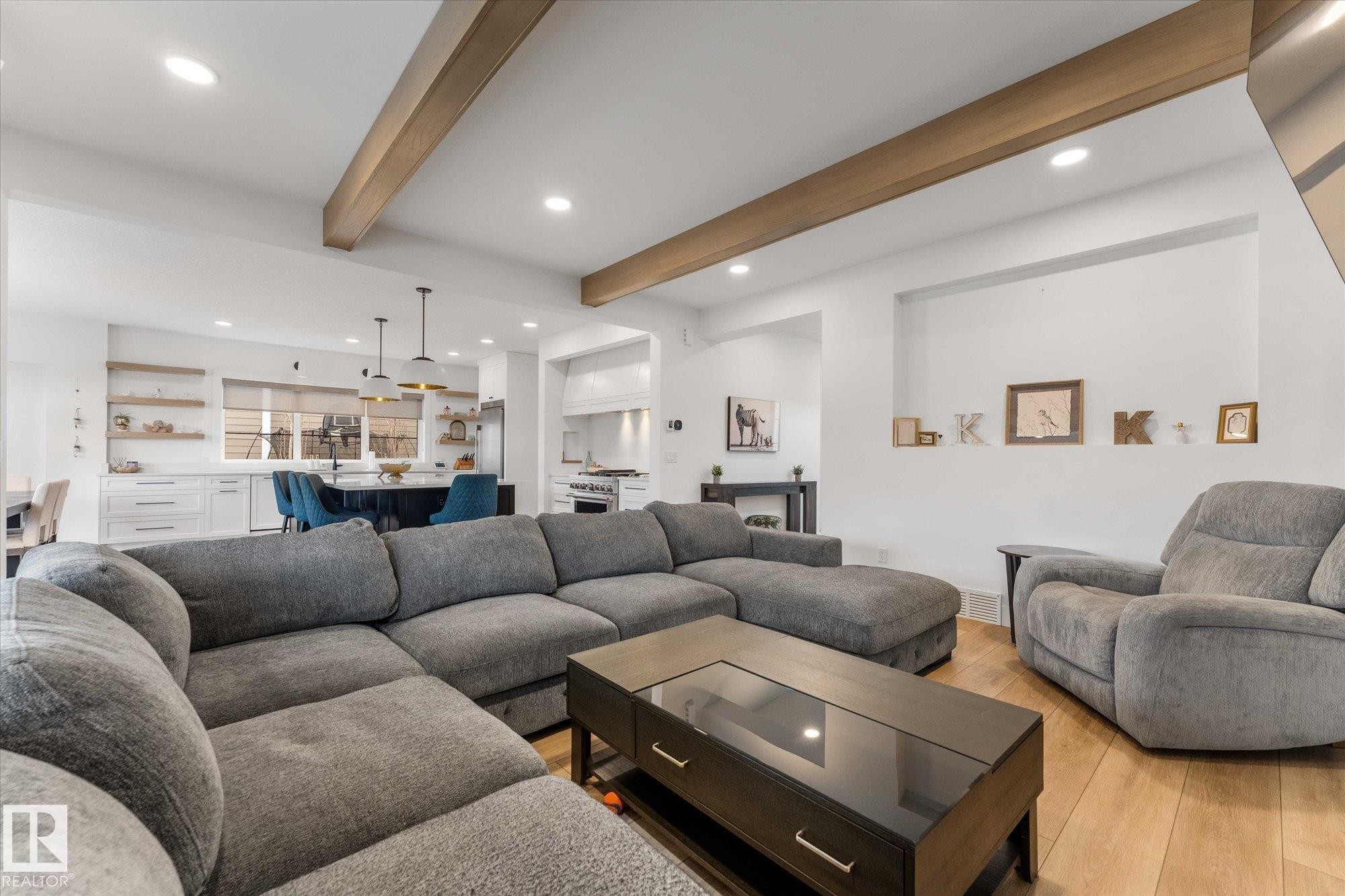 25 Jacobs Close, St. Albert, AB - Indoor Photo Showing Living Room