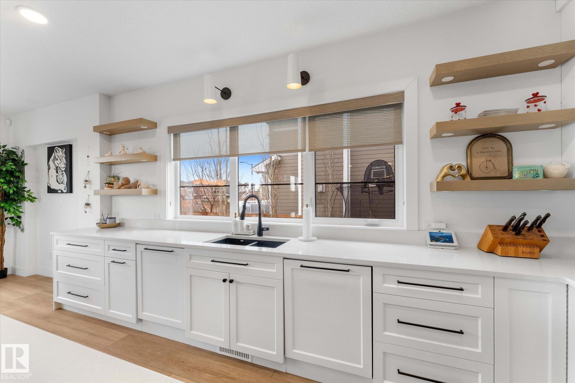 25 Jacobs Close, St. Albert, AB - Indoor Photo Showing Kitchen With Double Sink