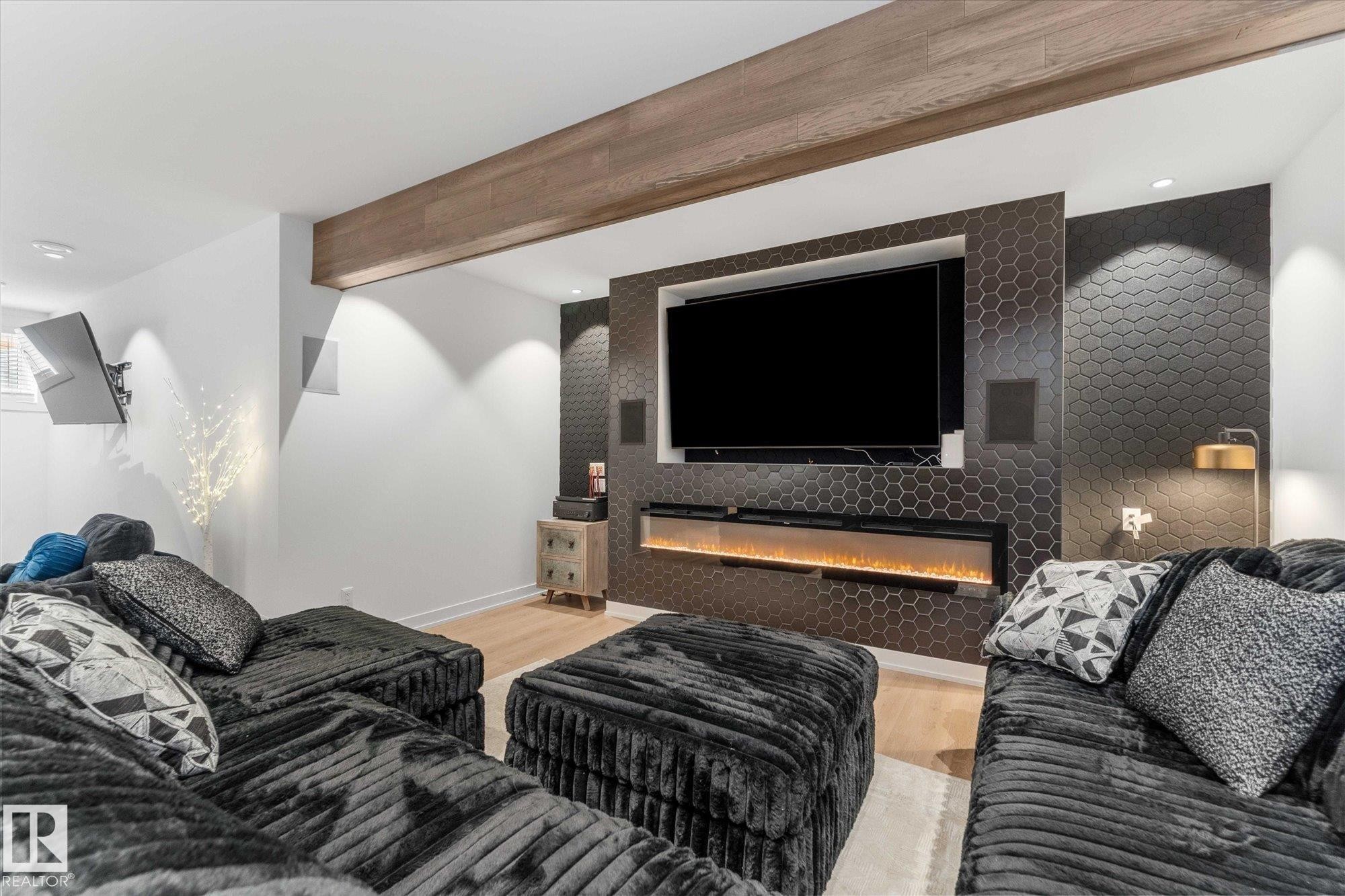 25 Jacobs Close, St. Albert, AB - Indoor Photo Showing Living Room