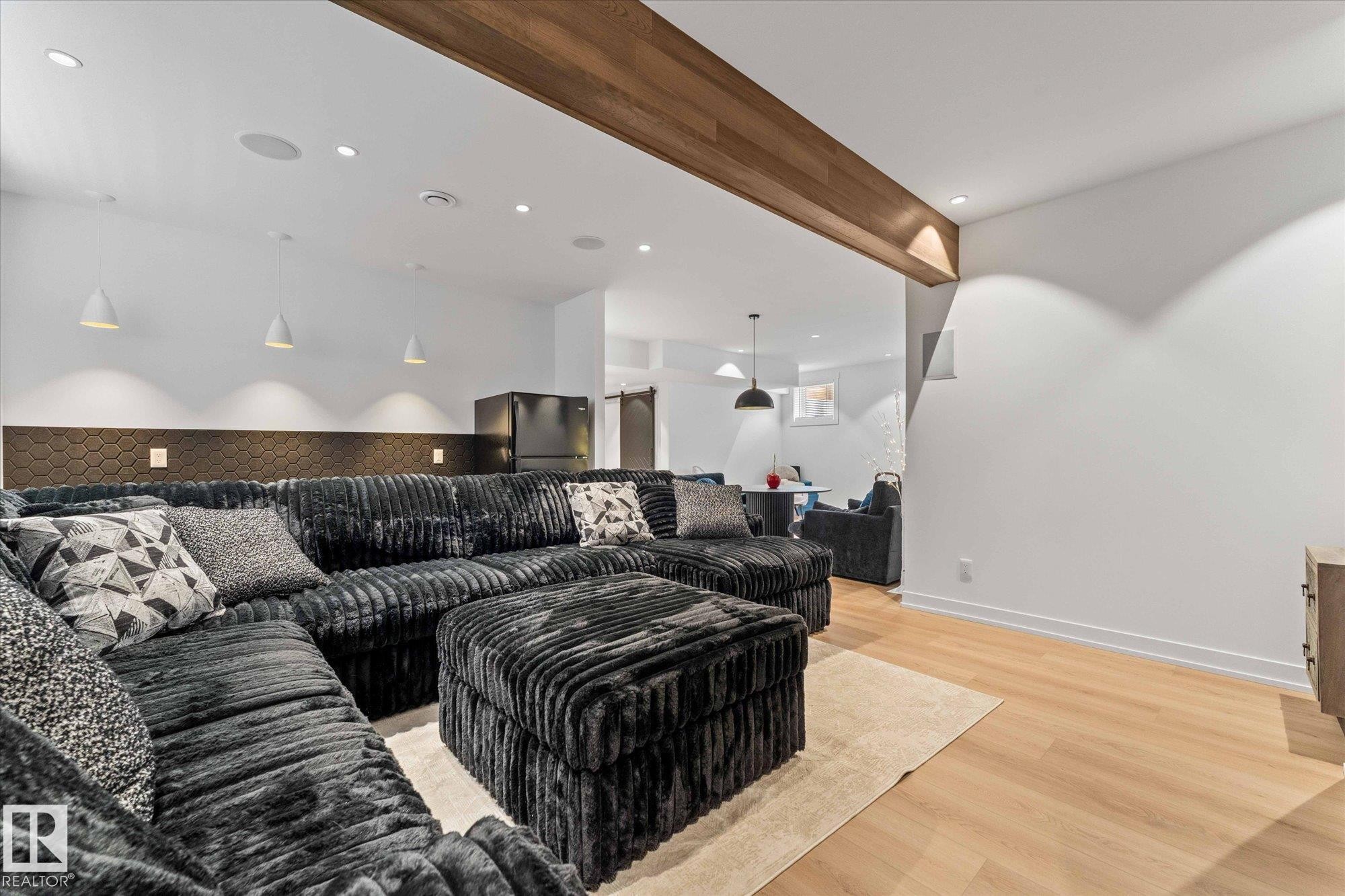 25 Jacobs Close, St. Albert, AB - Indoor Photo Showing Living Room