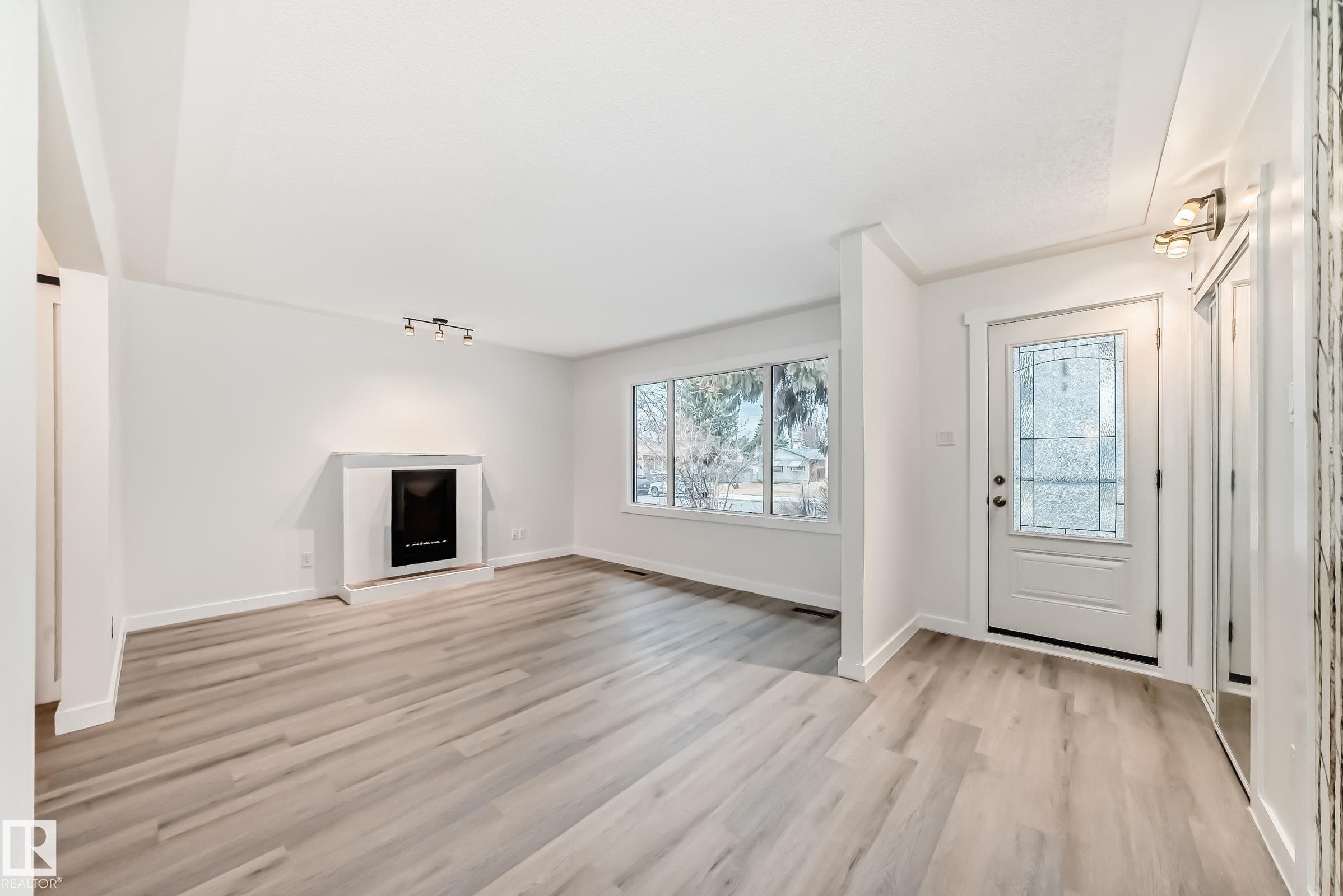 12837 90 Street, Edmonton, AB - Indoor