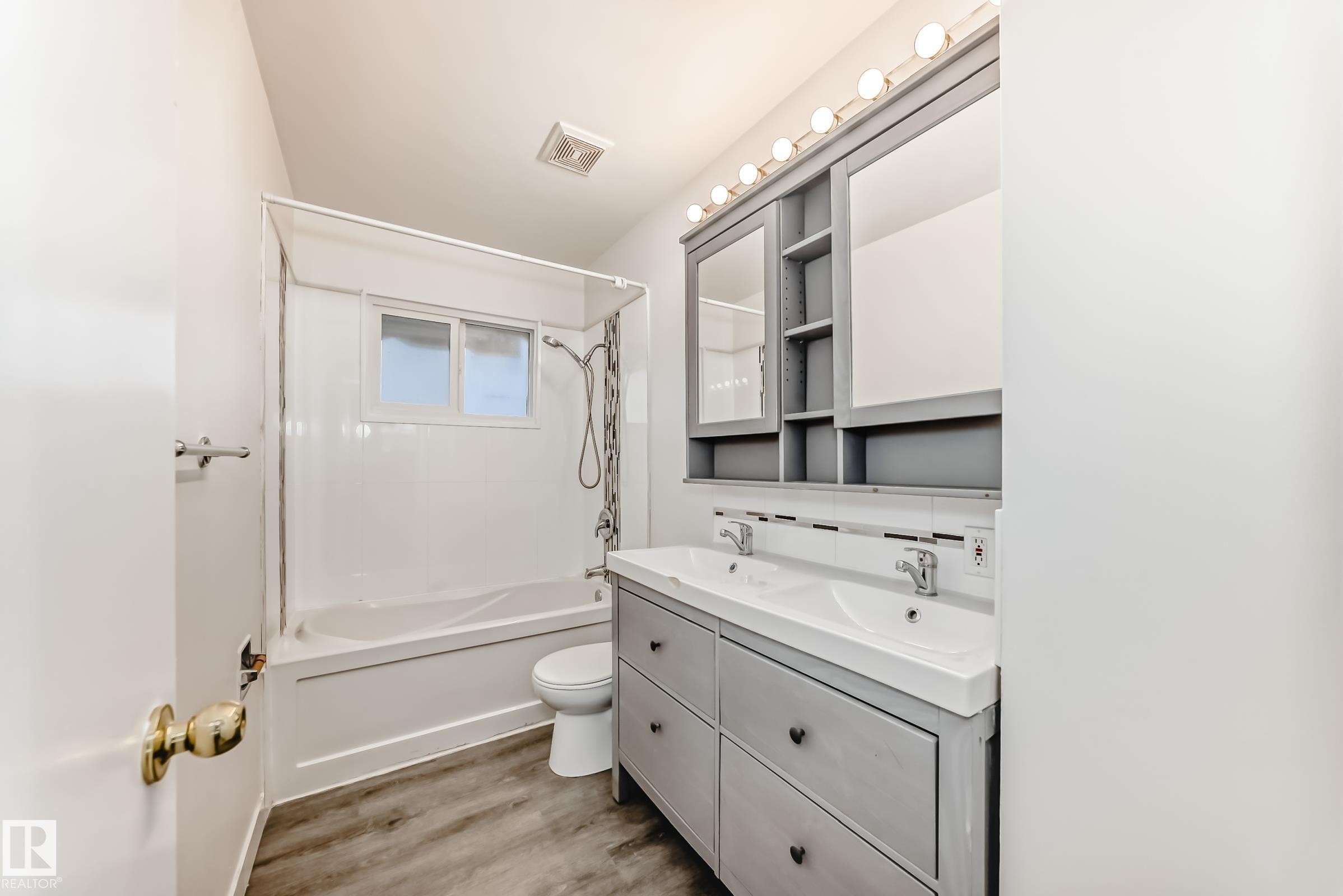 12837 90 Street, Edmonton, AB - Indoor Photo Showing Bathroom