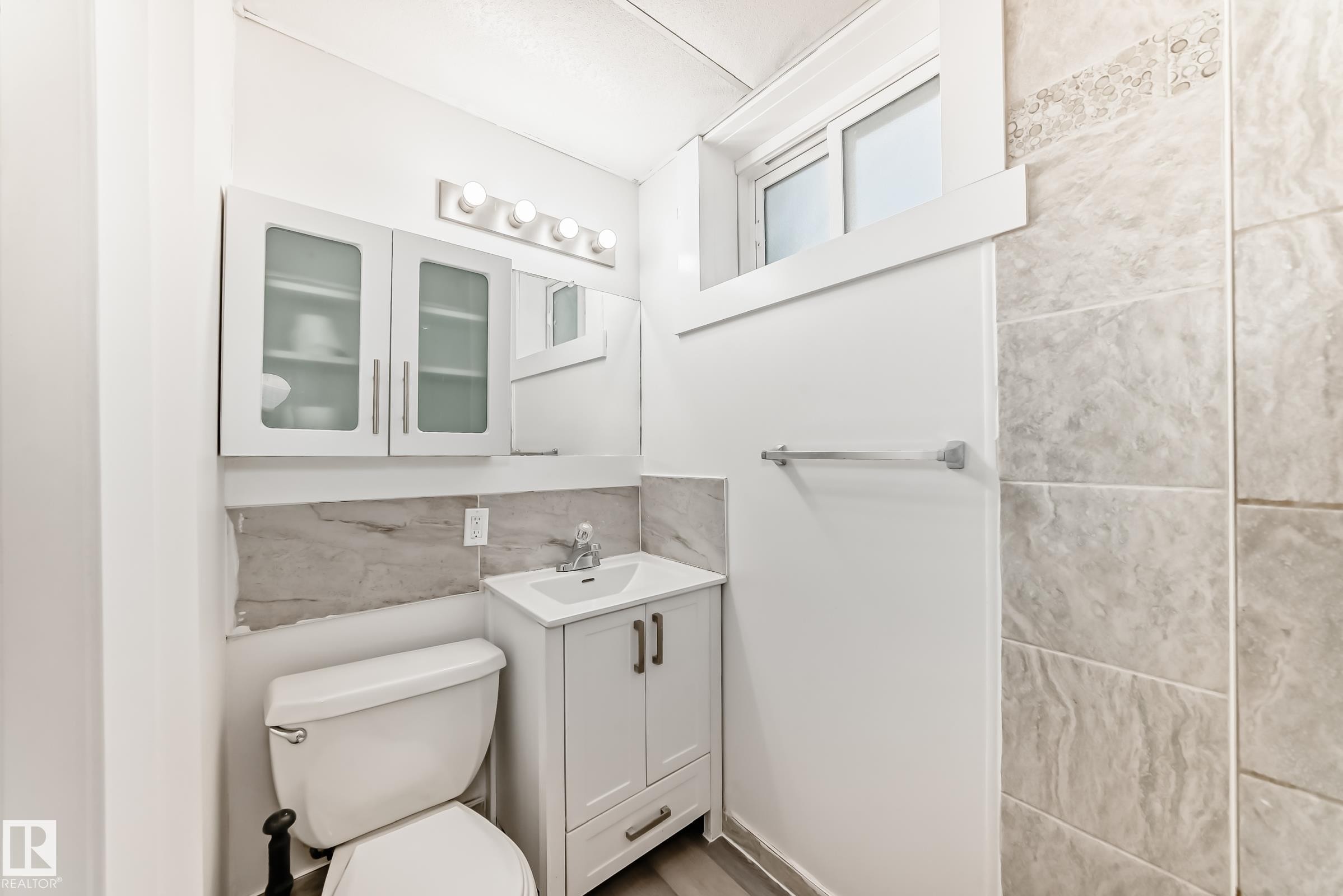12837 90 Street, Edmonton, AB - Indoor Photo Showing Bathroom
