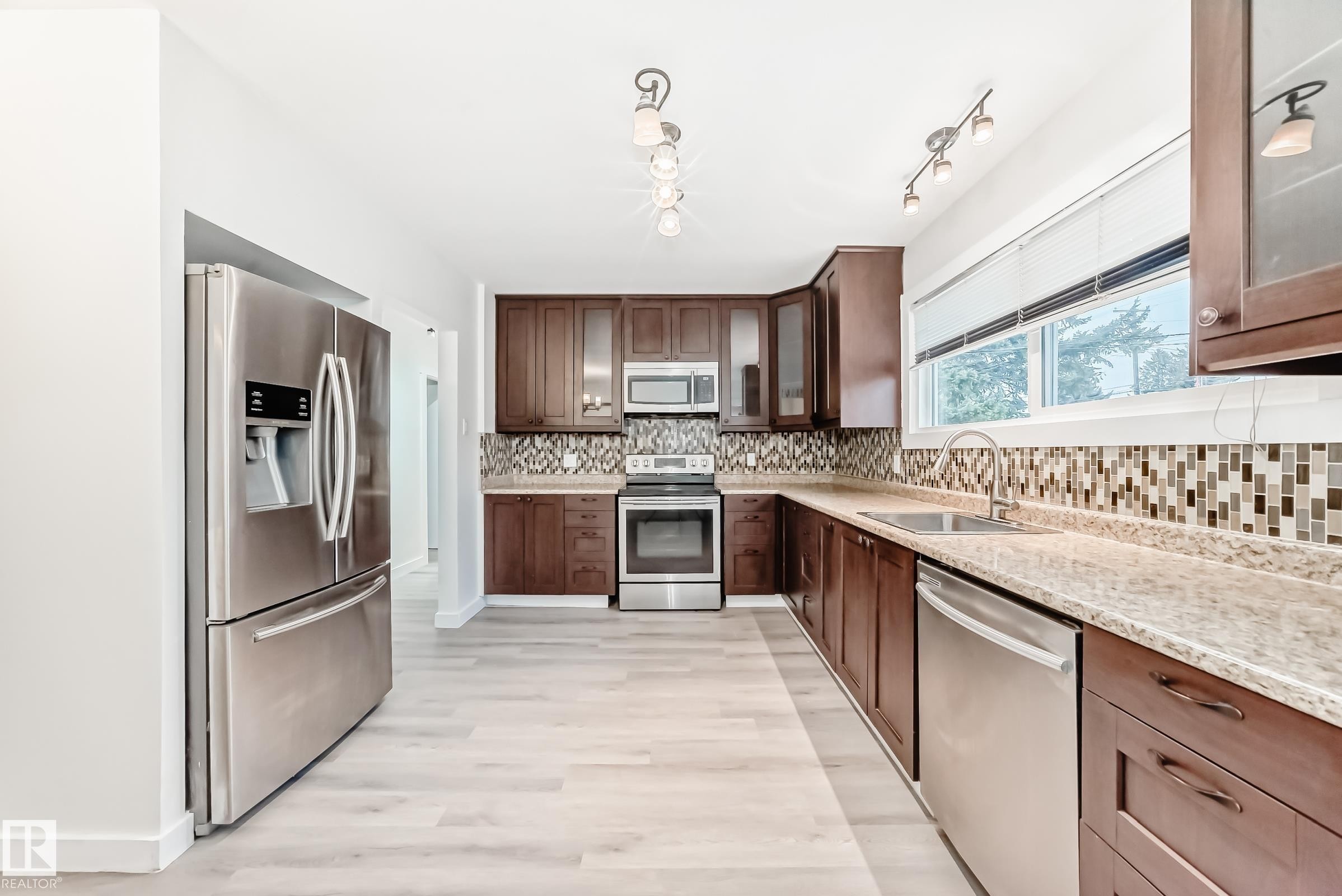 12837 90 Street, Edmonton, AB - Indoor Photo Showing Kitchen With Stainless Steel Kitchen With Upgraded Kitchen