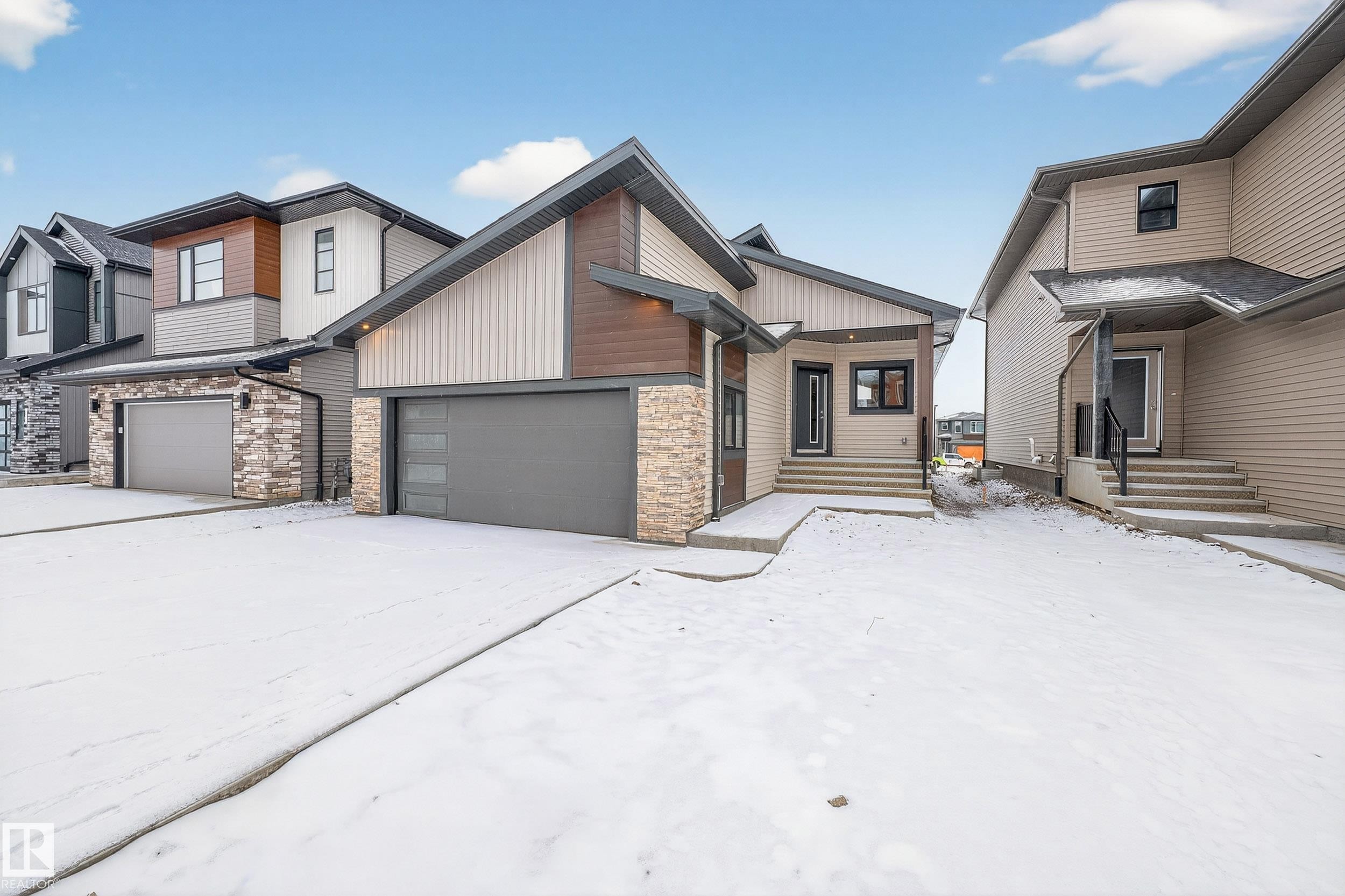 7093 Kiviaq Crescent, Edmonton, AB - Outdoor With Facade