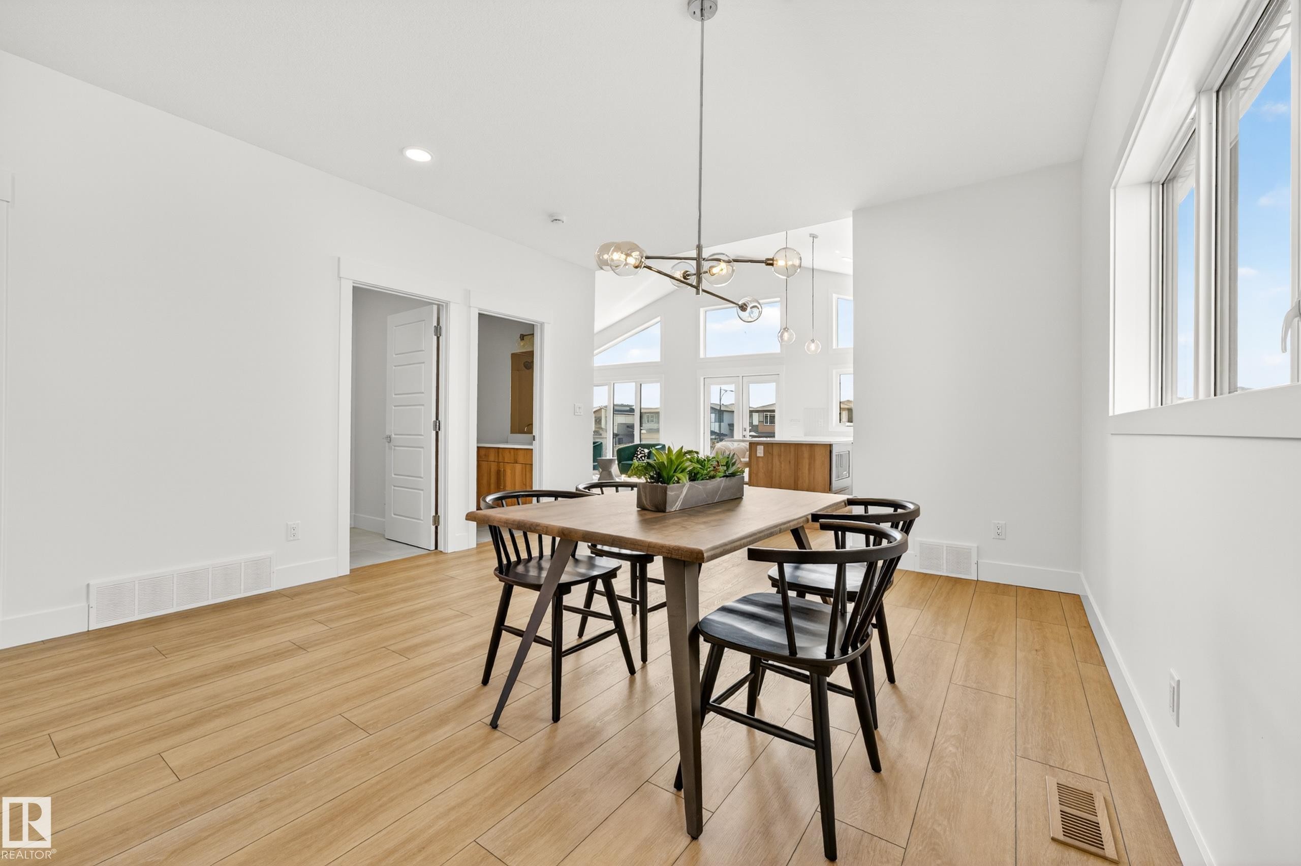 7093 Kiviaq Crescent, Edmonton, AB - Indoor Photo Showing Dining Room