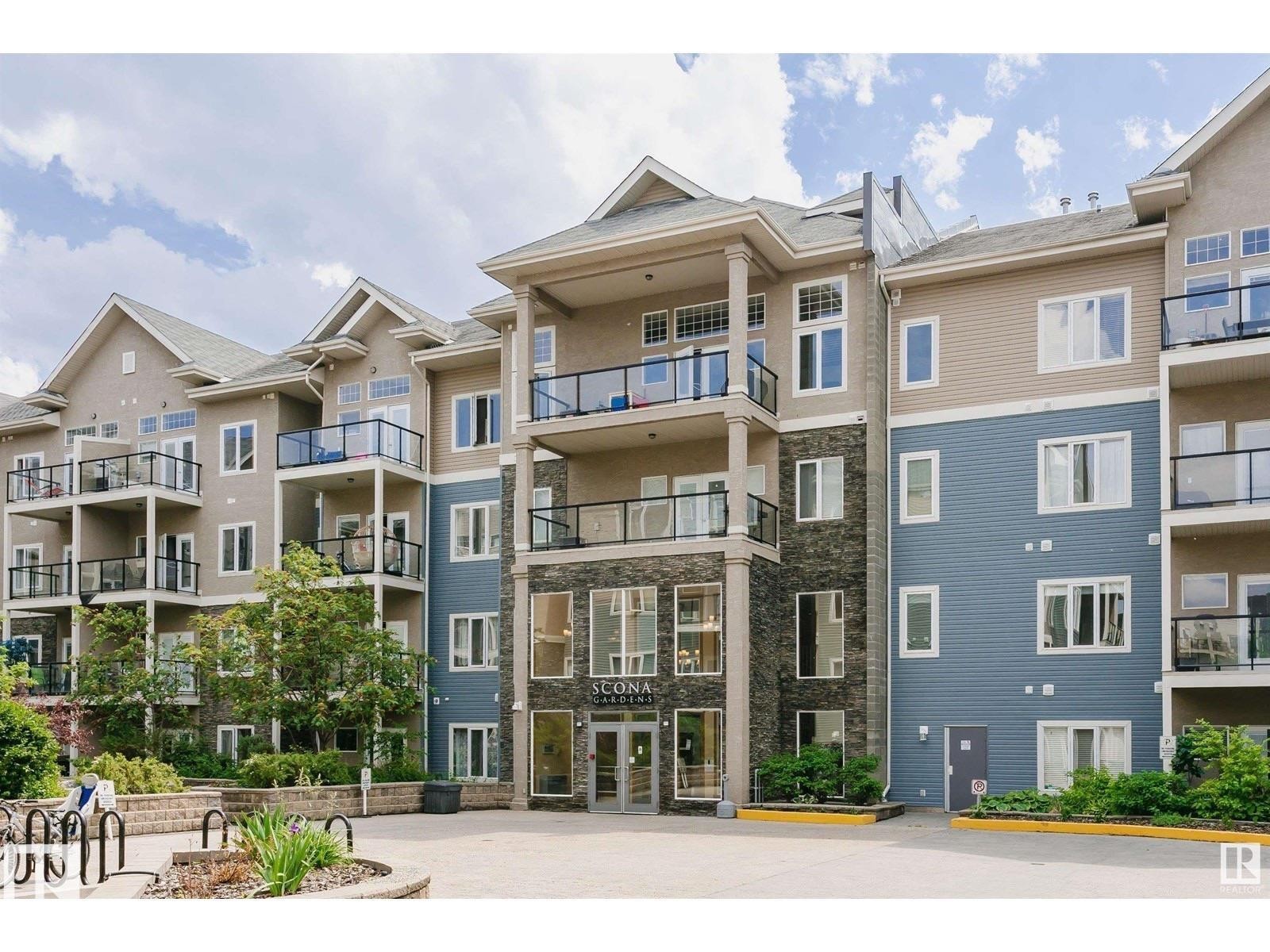 The property features a multi-story exterior with a mix of siding, stone accents, and balconies - 145 10121 80 Avenue, Edmonton, AB - Outdoor With Facade