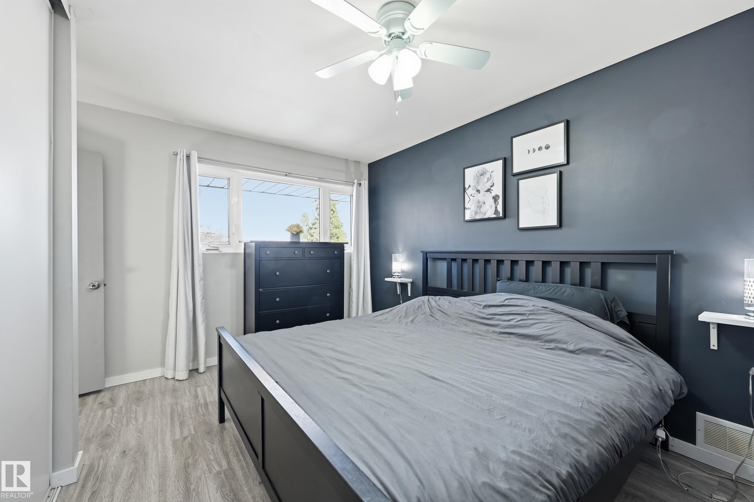 7719 71 Avenue, Edmonton, AB - Indoor Photo Showing Bedroom