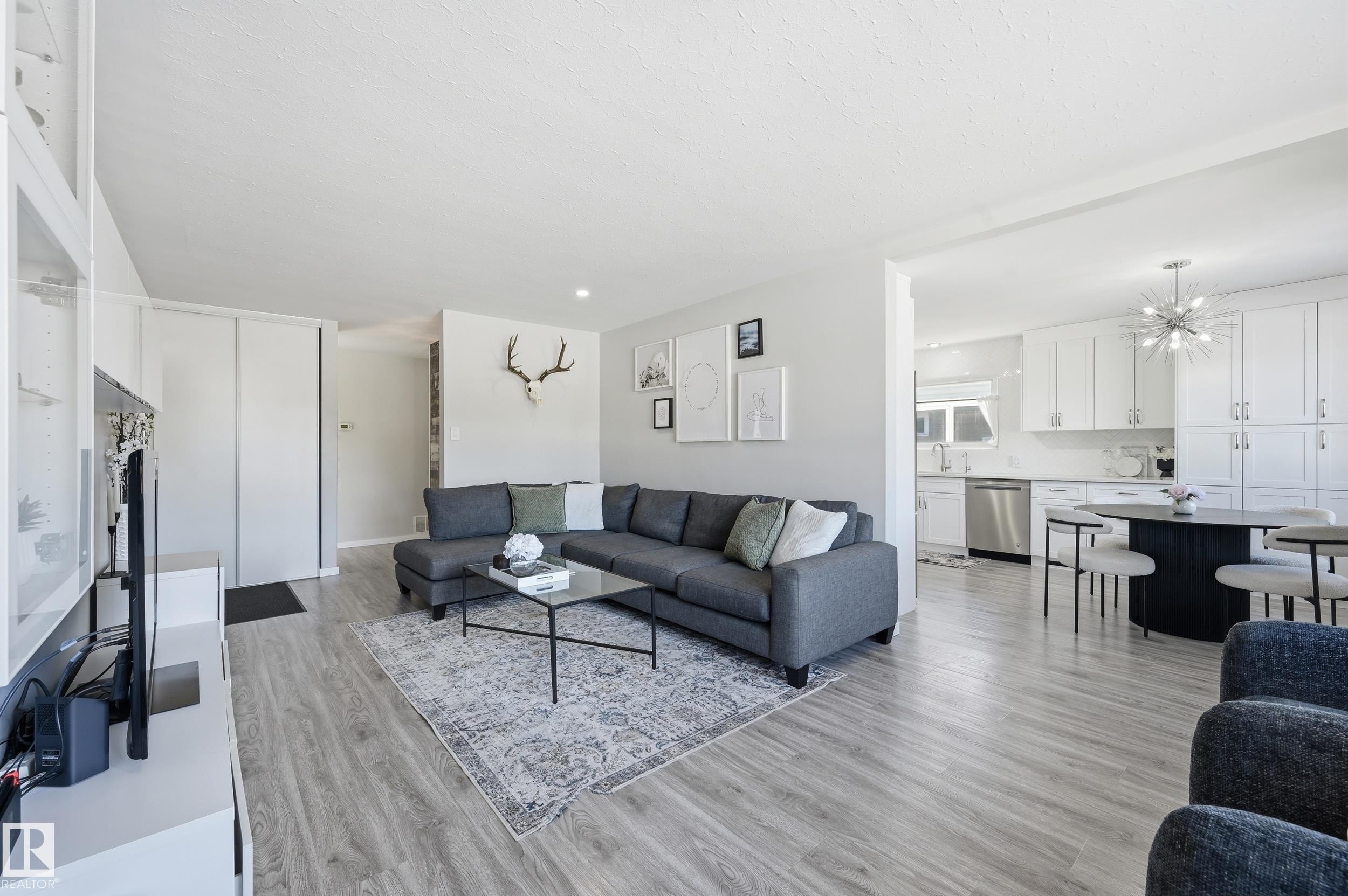 7719 71 Avenue, Edmonton, AB - Indoor Photo Showing Living Room