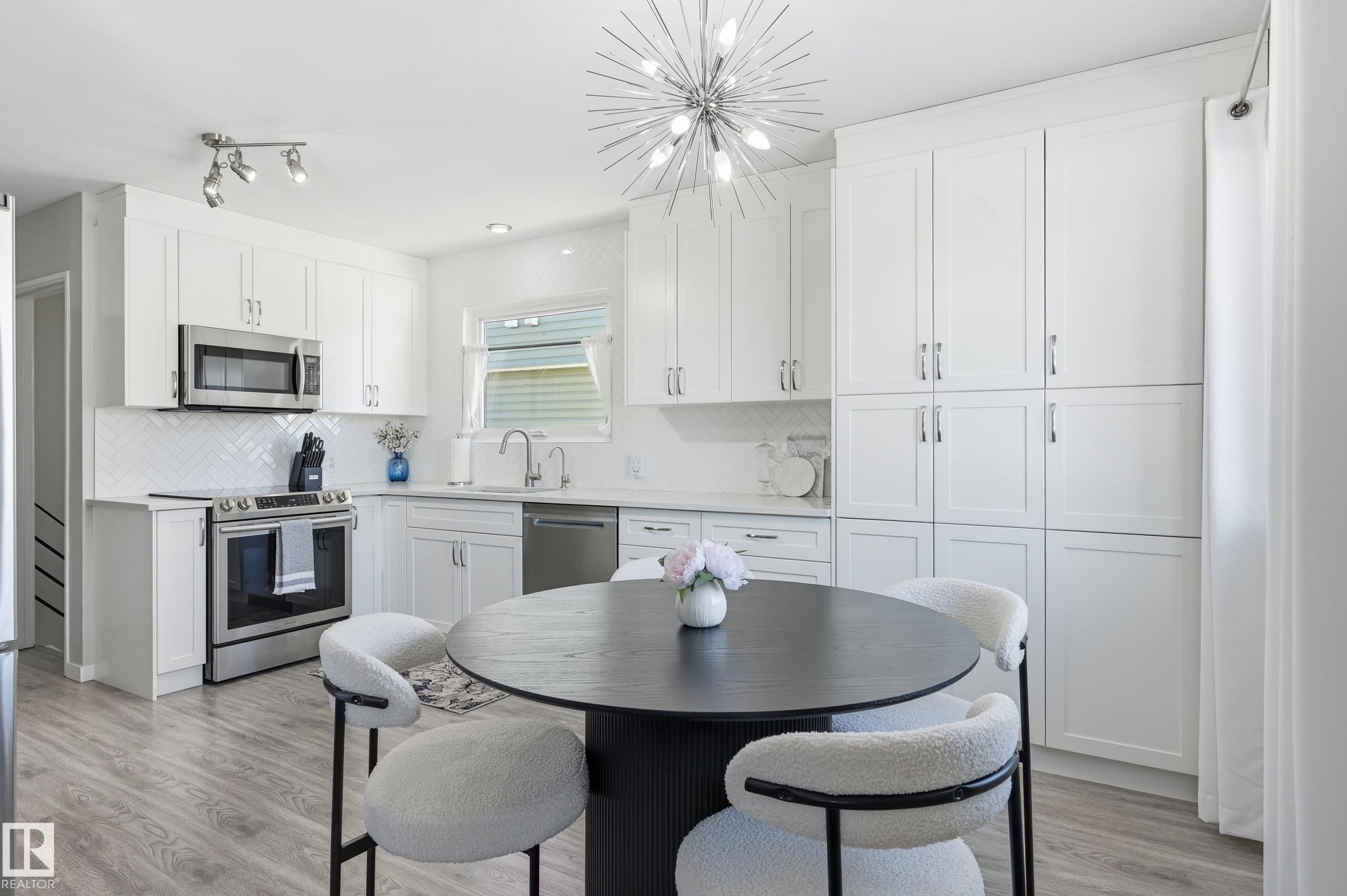 7719 71 Avenue, Edmonton, AB - Indoor